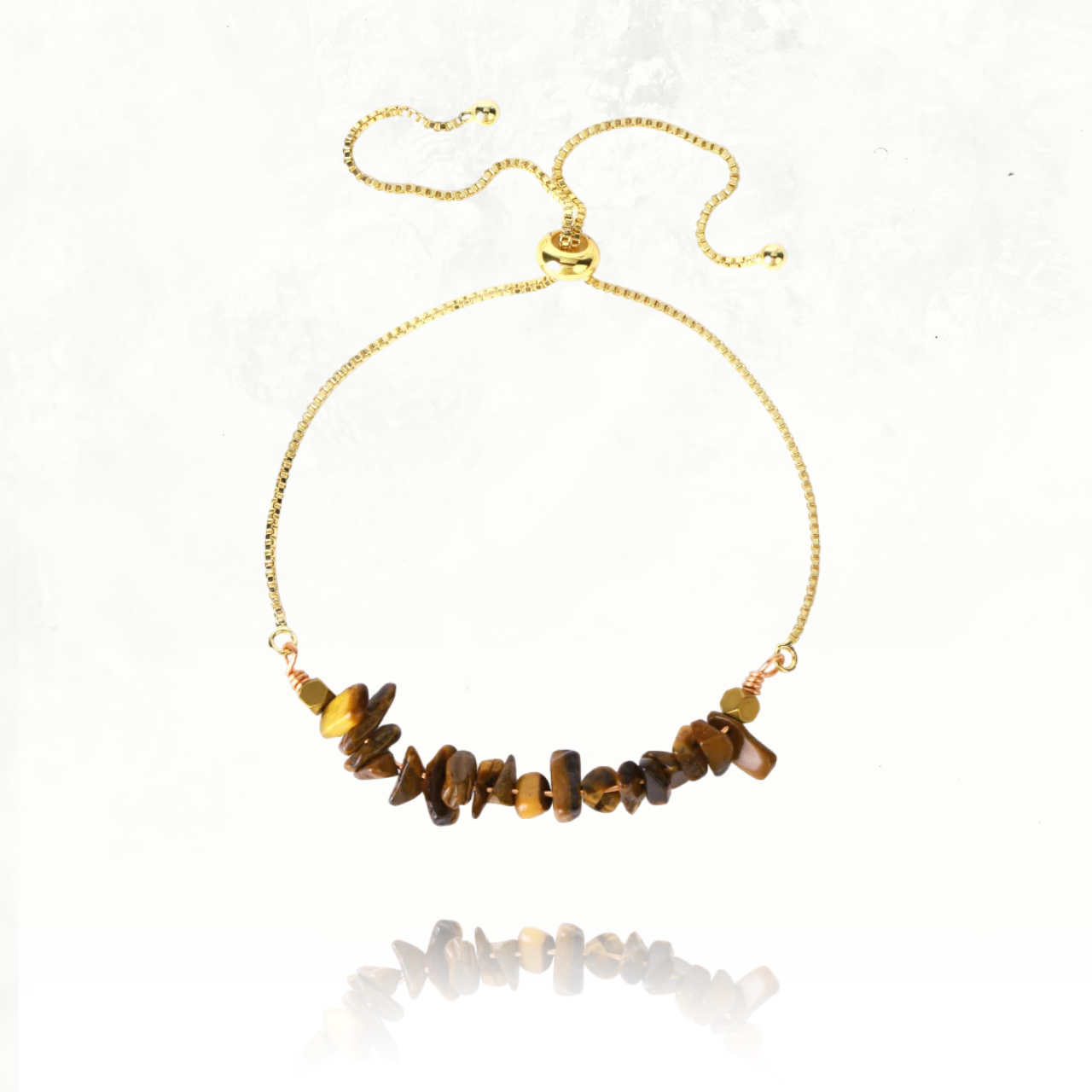Bijou ajustable en or avec pierres semi-précieuses d'oeil de tigre pour une touche mystique.