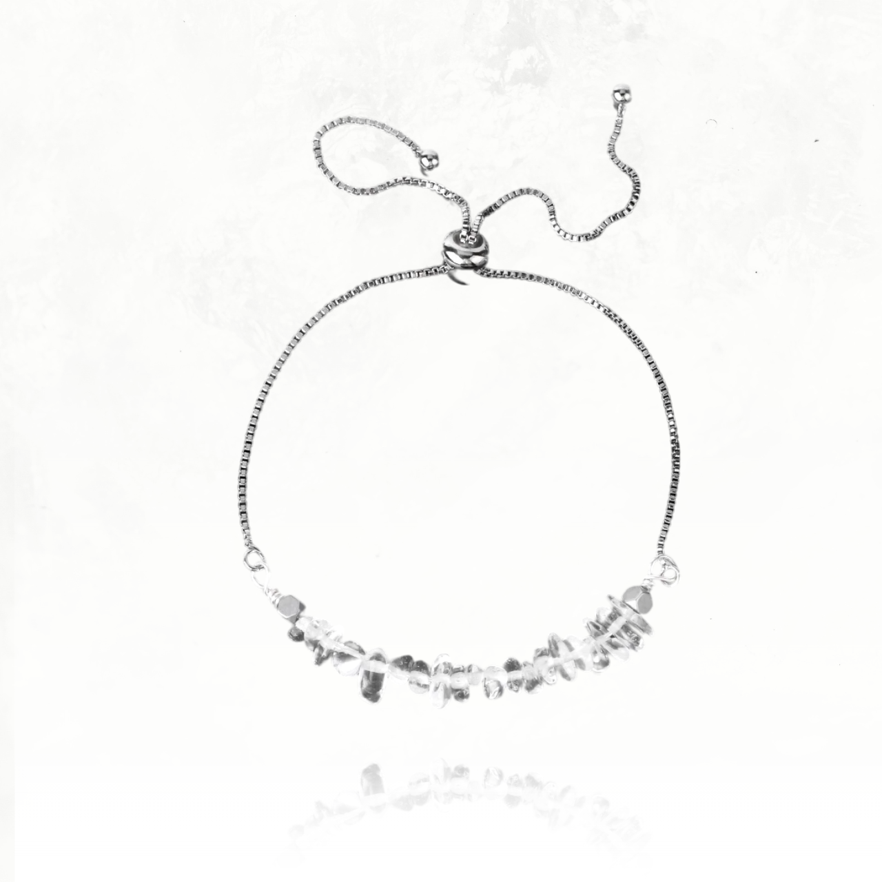 Bracelet raffiné avec perles de quartz clair, une pierre de clarté et de lucidté.