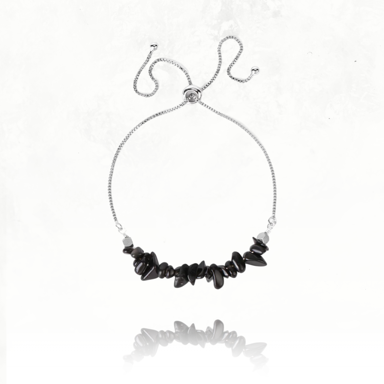Bijou ajustable en pierres naturelles d'onyx pour harmoniser l’énergie du corps et de l’esprit.