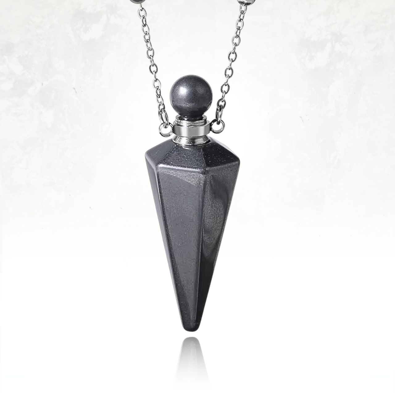 Pendentif rechargeable en pierre naturelle d'hematite pour senteurs personnalisées.