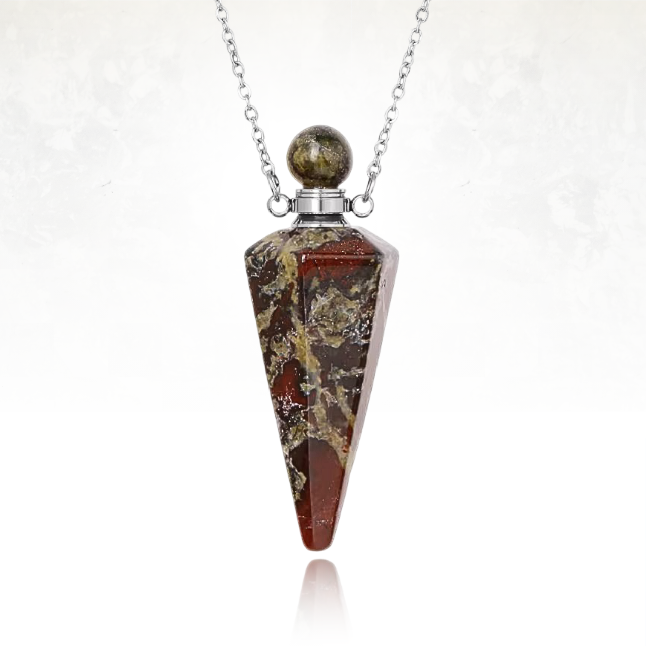 Pendentif ACITINE avec pierre taillée de jaspe sang de dragon et chaîne fine en acier.