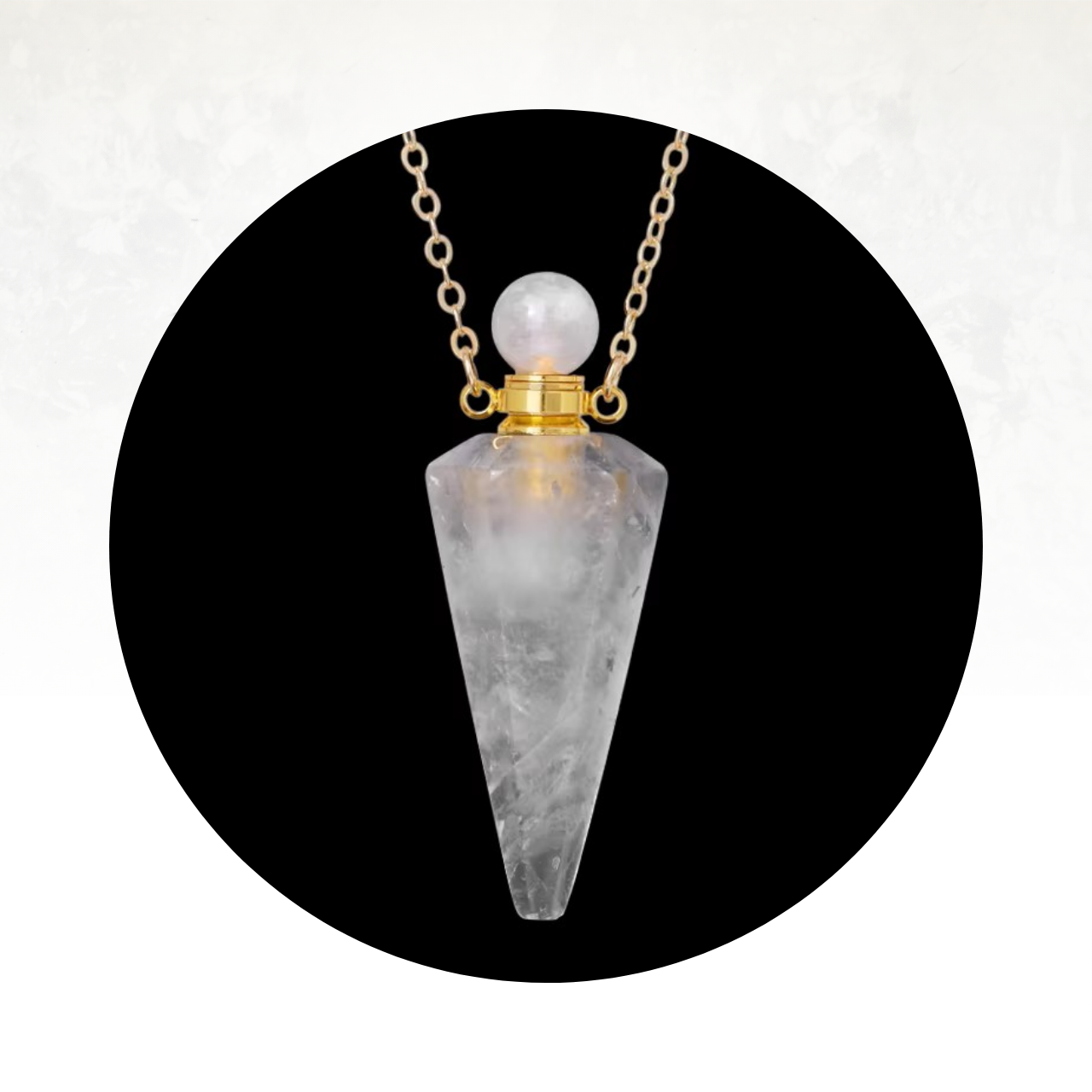Collier diffuseur en quartz clair, bijou élégant pour huiles essentielles.
