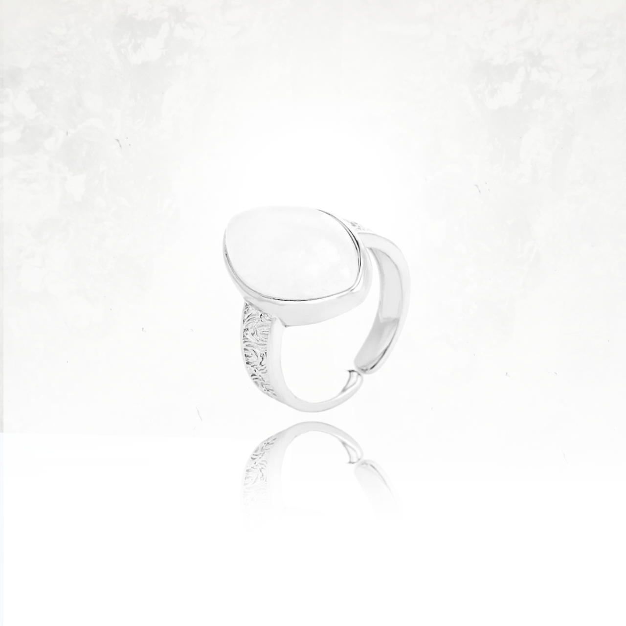 Bague aloeen argent ornée d’une pierre naturelle de quartz clair