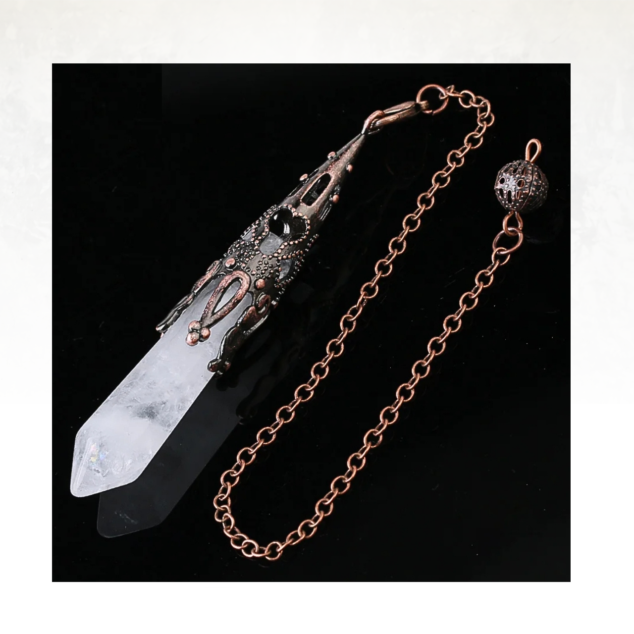 Bijou spirituel servant de pendule divinatoire, utilisé pour la communication avec l’invisible.