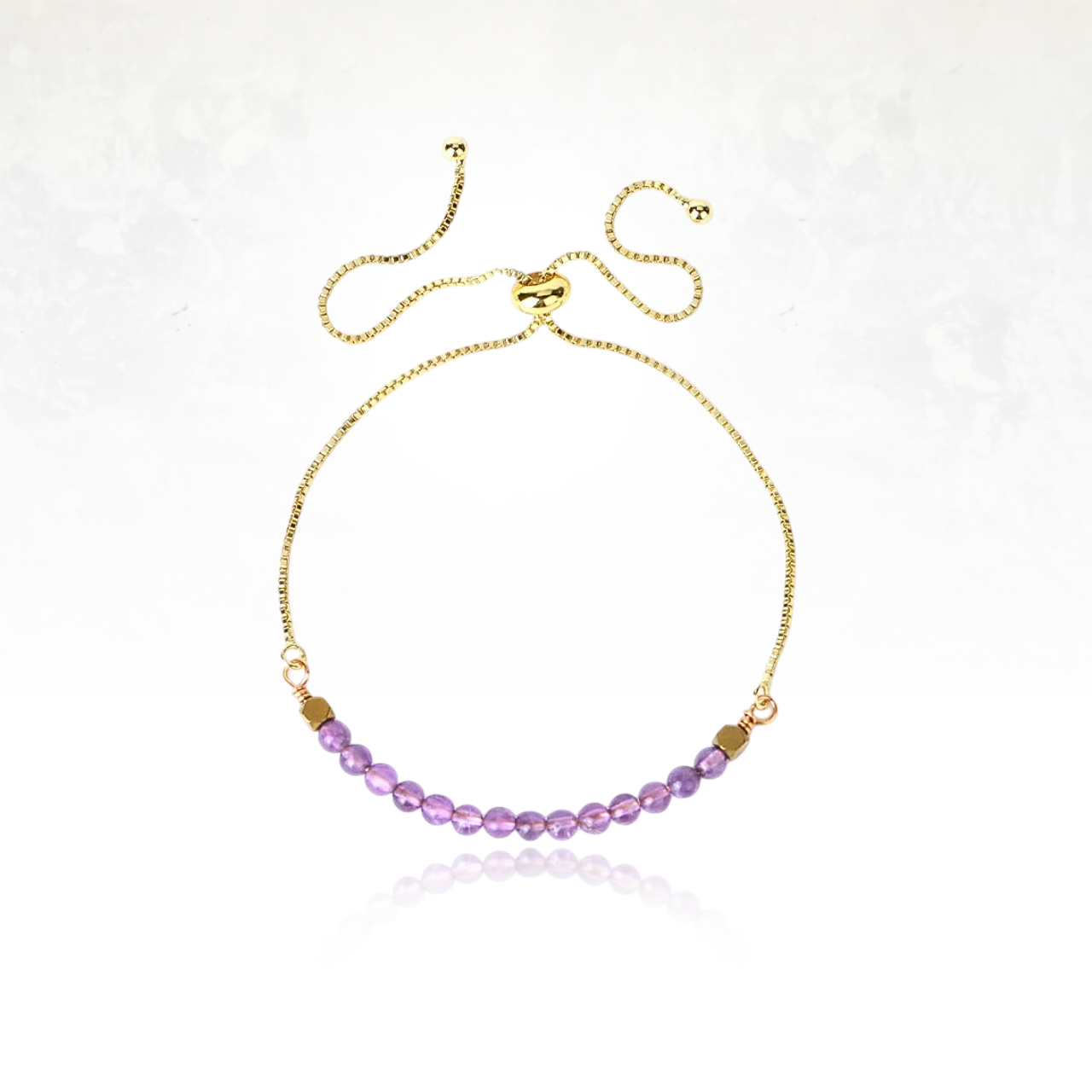 Bijou chic en or et pierres d'apaisement violette.