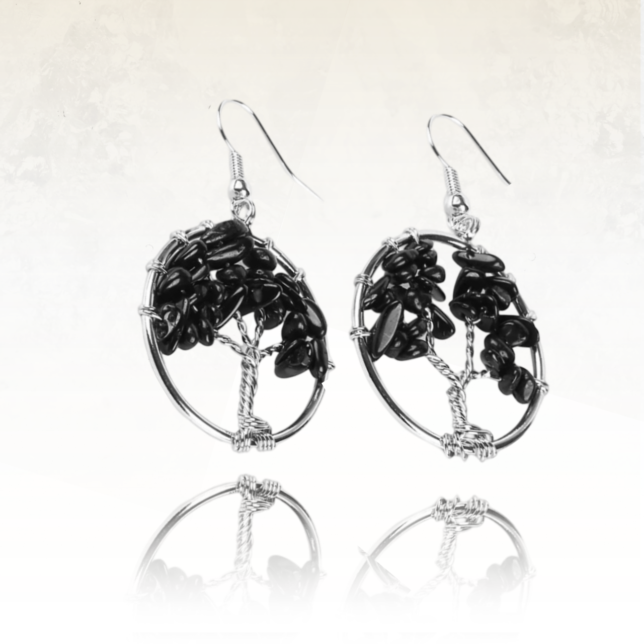 boucle d'oreille fabriquées avec des petites perles en pierre naturelle, en agate noire