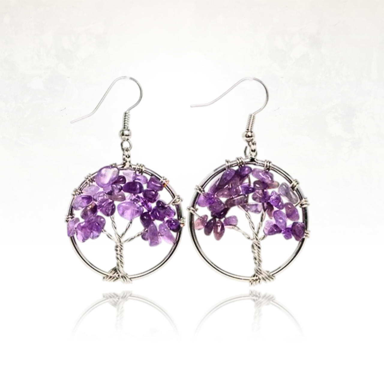 boucle d'oreilles en améthyste représentant un arbre avec les pierres comme fruits de l'arbre