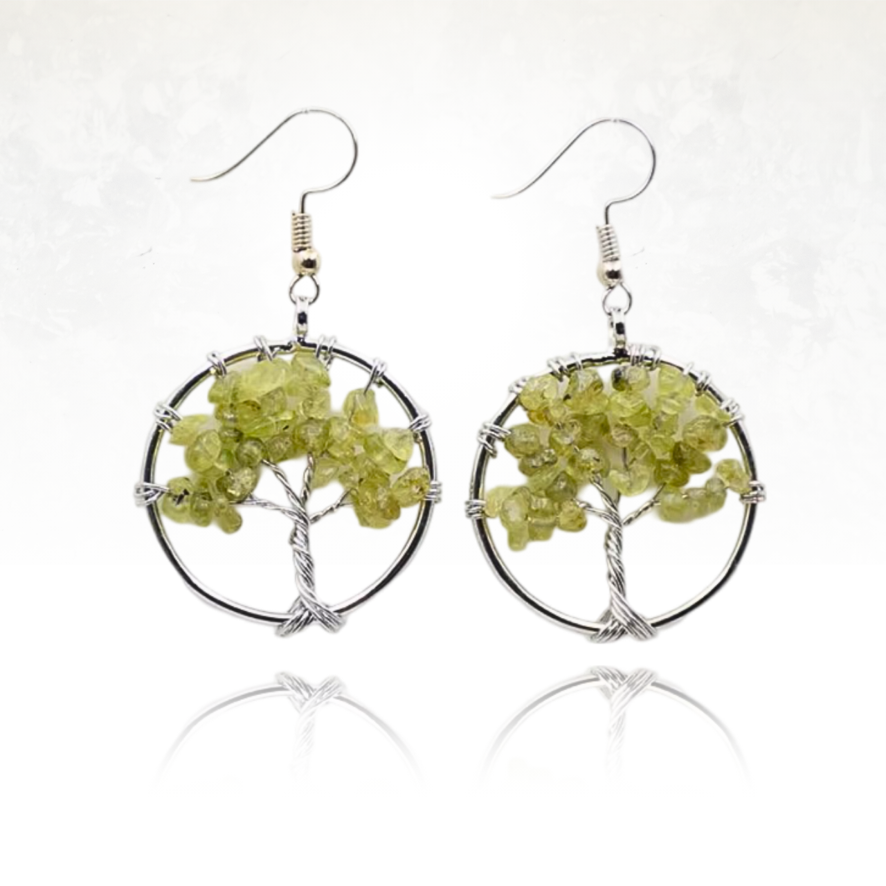boucle d'oreille en olivine, un pierre naturelle de couleur verte olive, d'où son nom