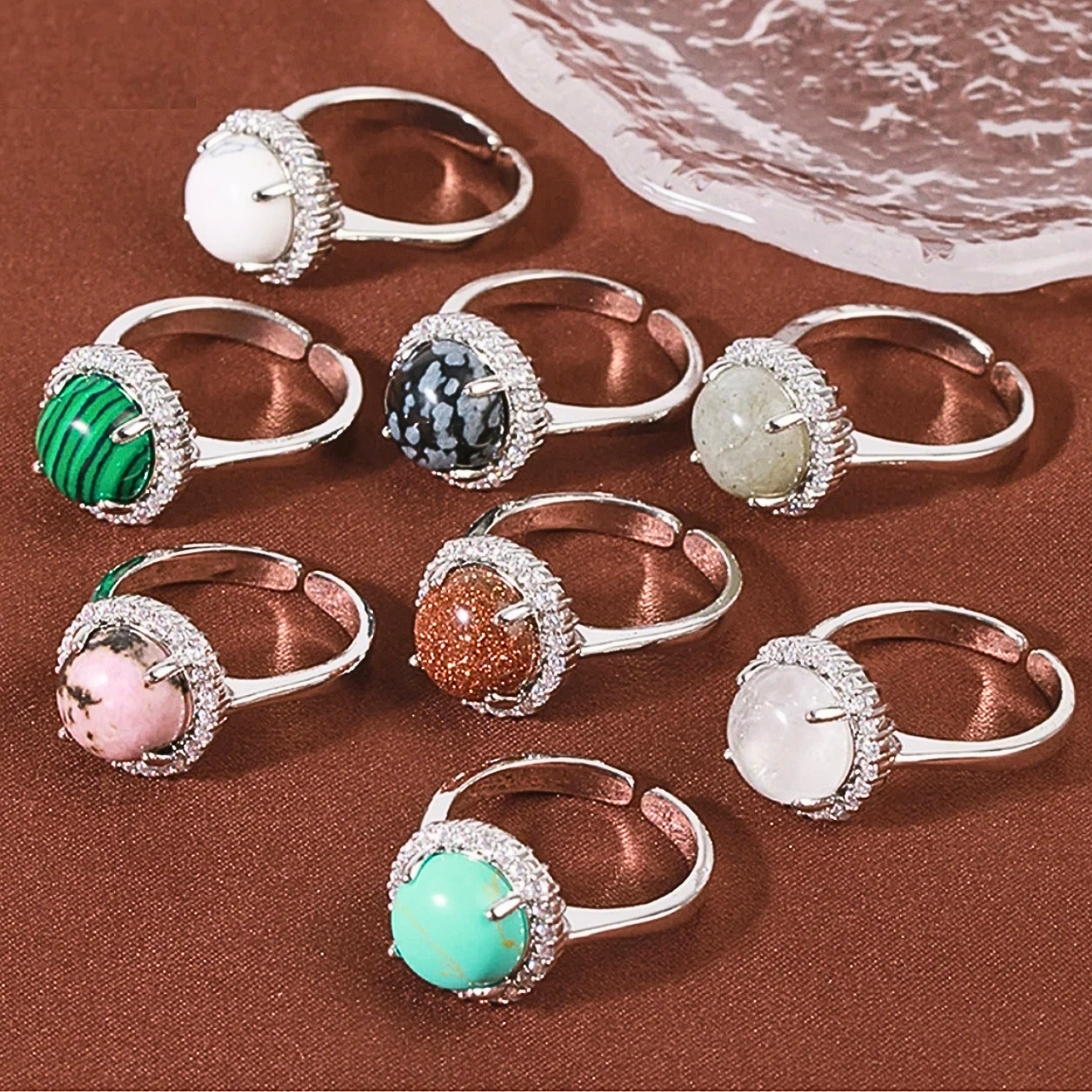 Bague CALIN â pierre naturelle aux reflets subtils.