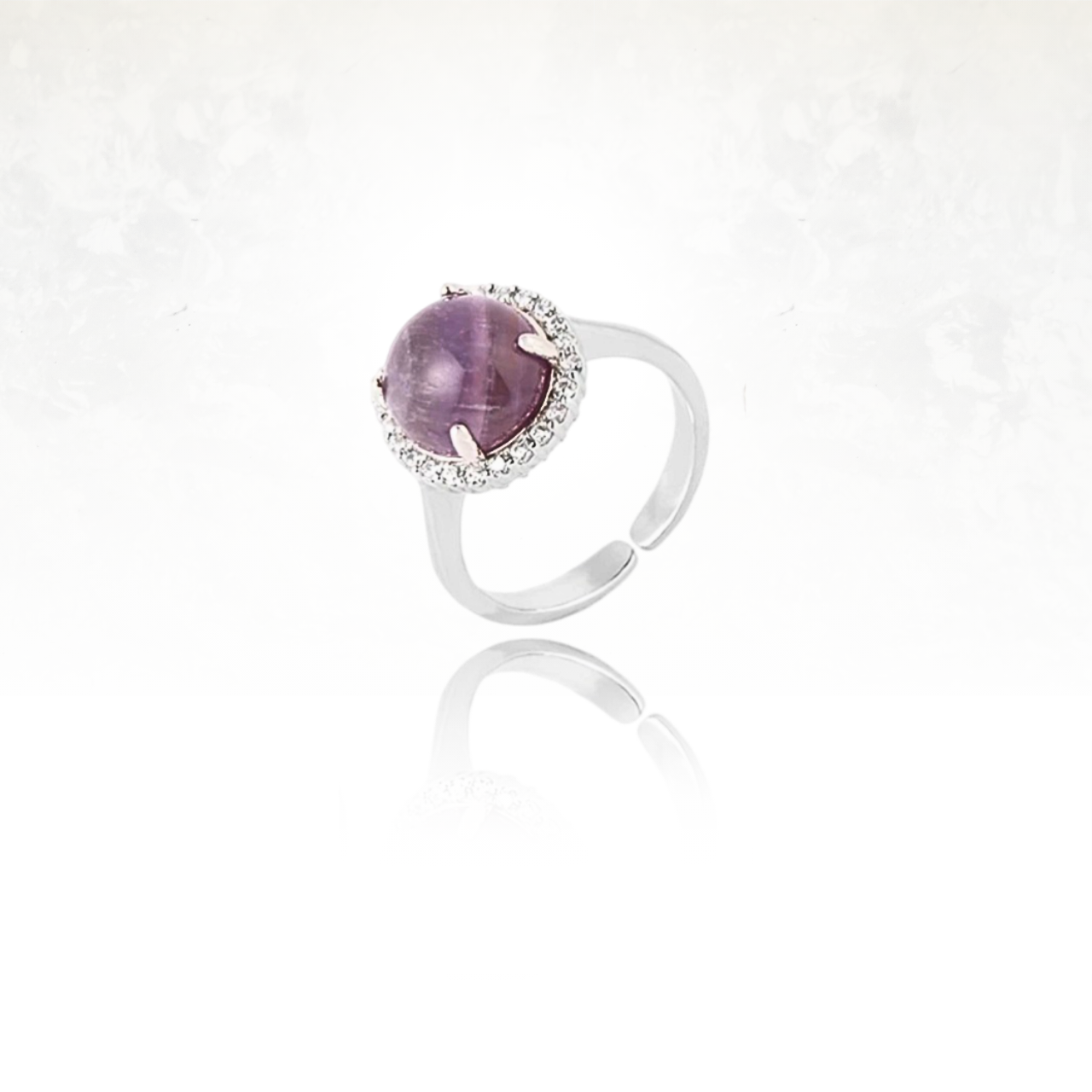 Bague ouverte en argent avec pierre naturelle centrale violette.