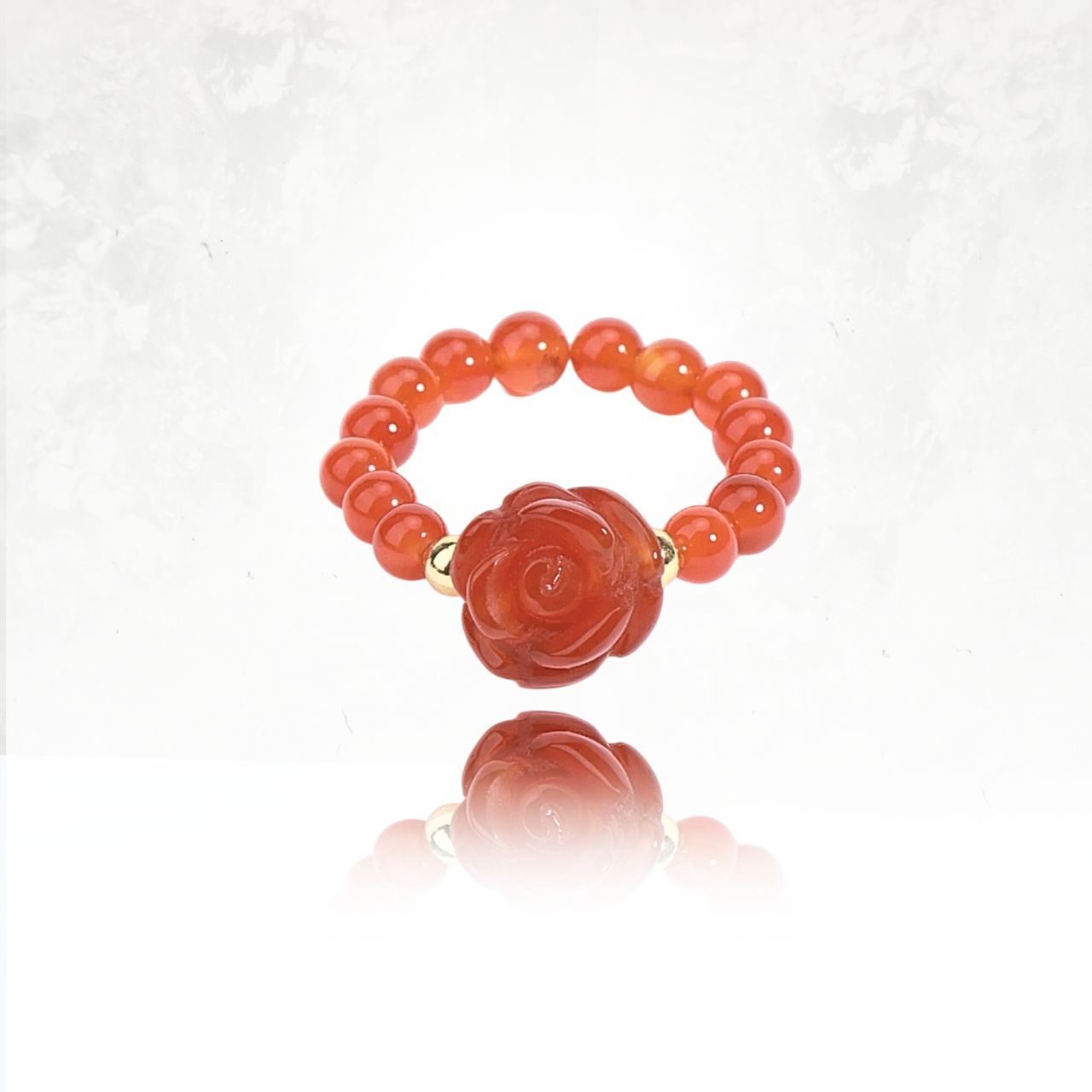 Bijou raffiné : bague élastique en pierre naturelle ROUGE avec fleur sculptée.