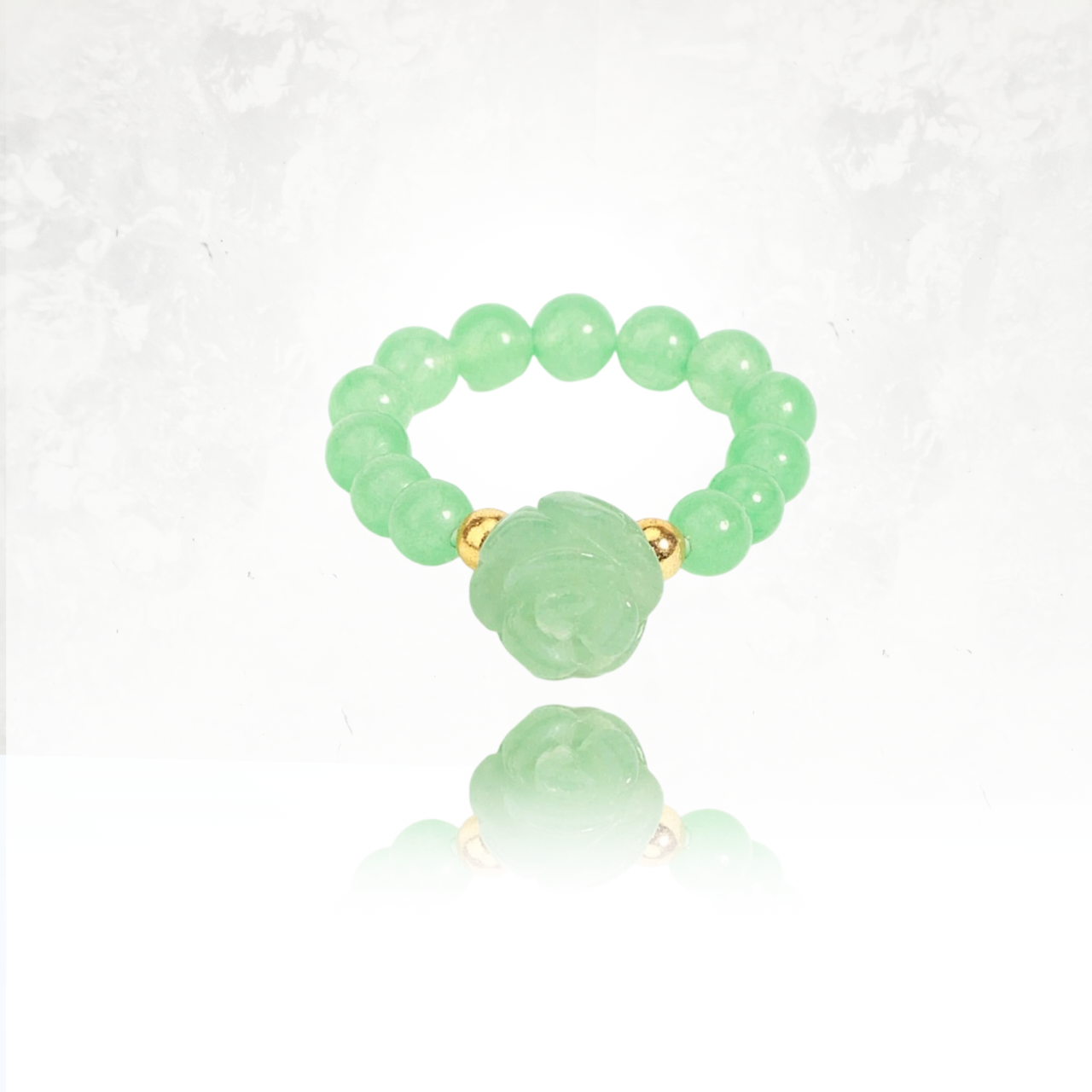 ĂlĂ©gance florale : bague FEMINA en pierre naturelle verte taillĂ©e en forme de rose.