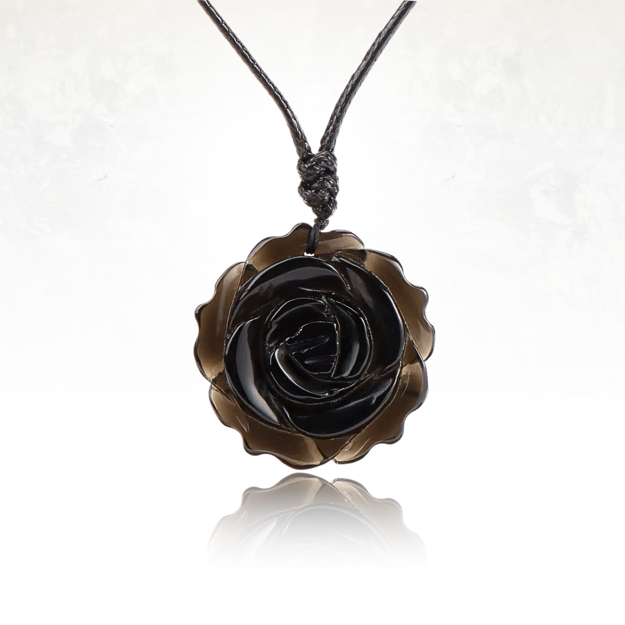 Collier FEMINA en pierre semi-précieuse noire, délicatement sculpté.
