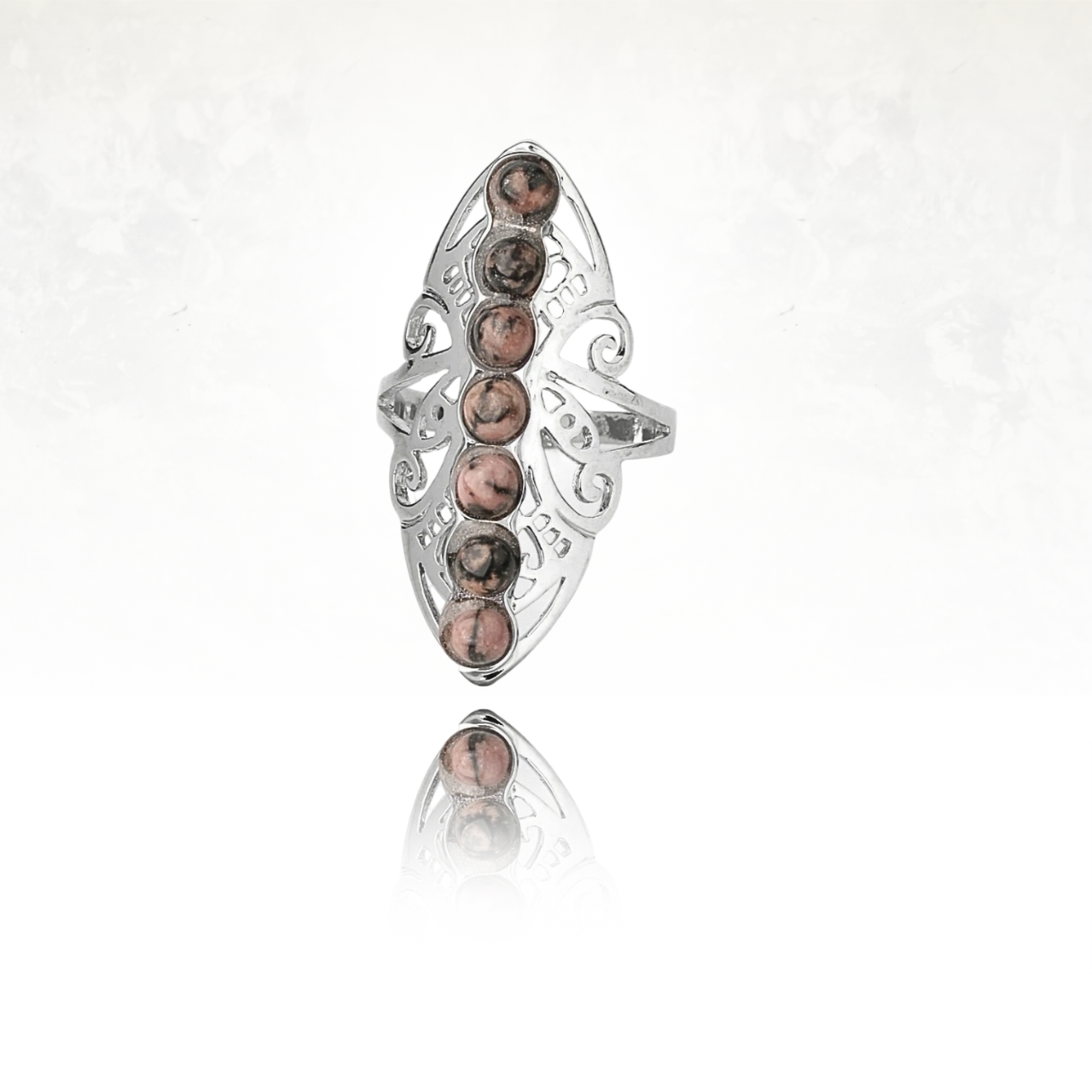 Accessoire de mode distinctif avec pierres de rhodonite naturelles.
