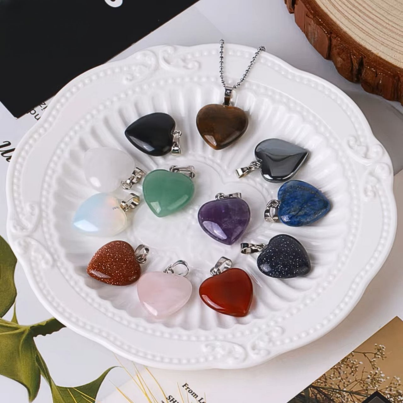 Pendentif en améthyste symbolisant l’amour et la sérénité.