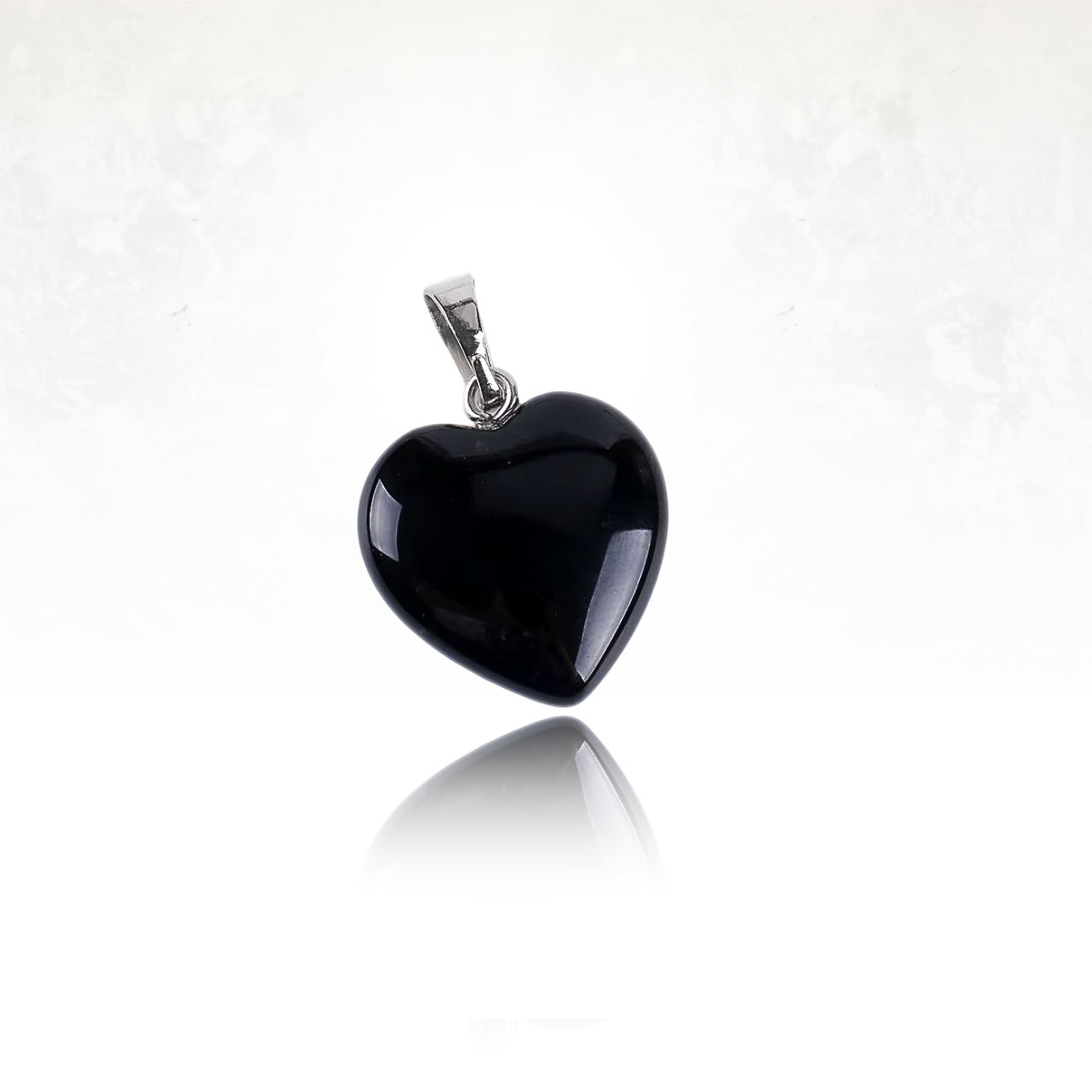 Pendentif en agate noire poli, parfait pour un style naturel et spirituel.