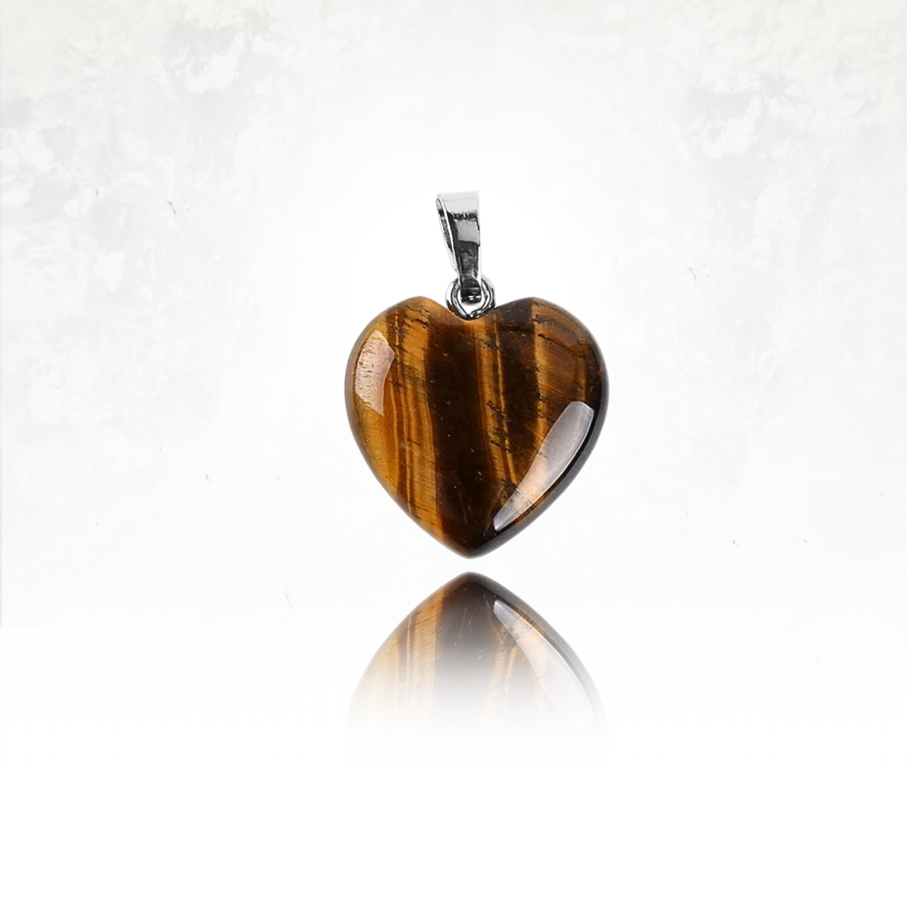 Accessoire de mode élégant : collier en pierred'oeil de tigre taillée en cœur.