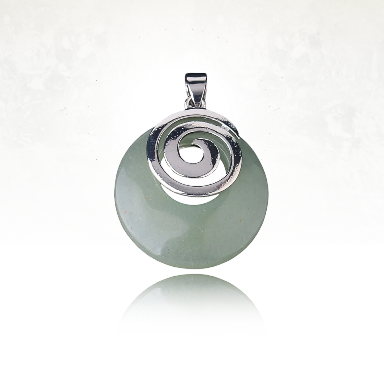 ĂlĂ©gant pendentif en aventurine verte avec dĂ©tail argentĂ© en spirale