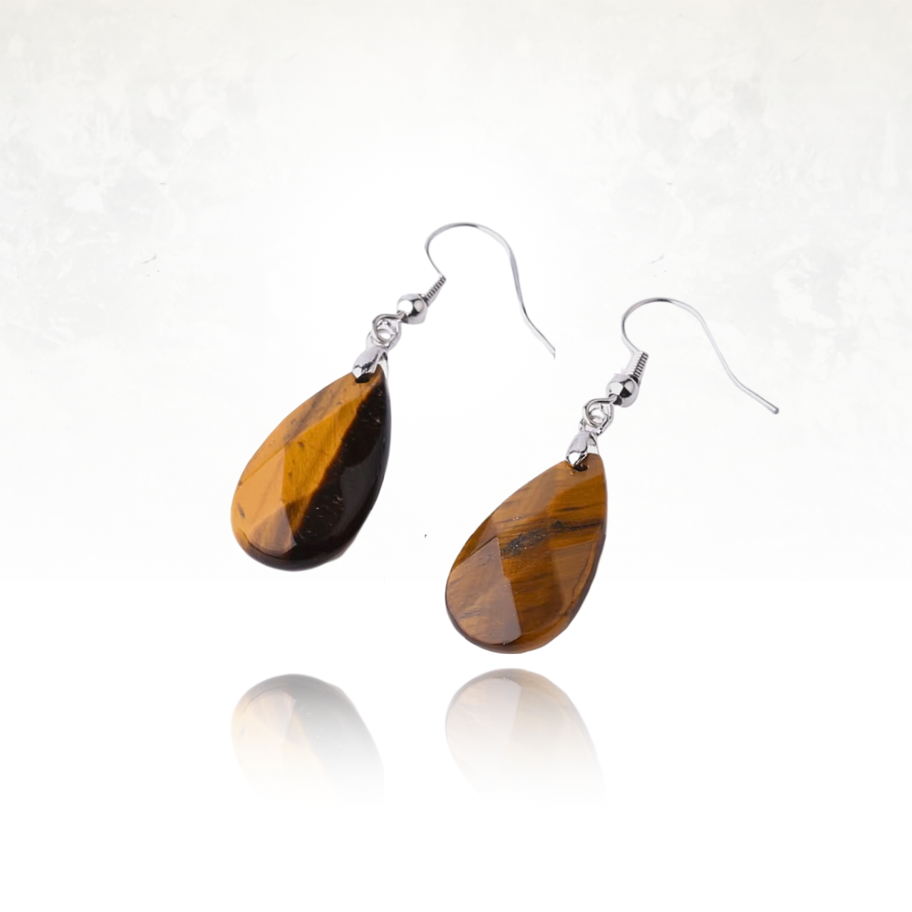 Bijoux artisanaux avec pendentifs en pierre naturelle.