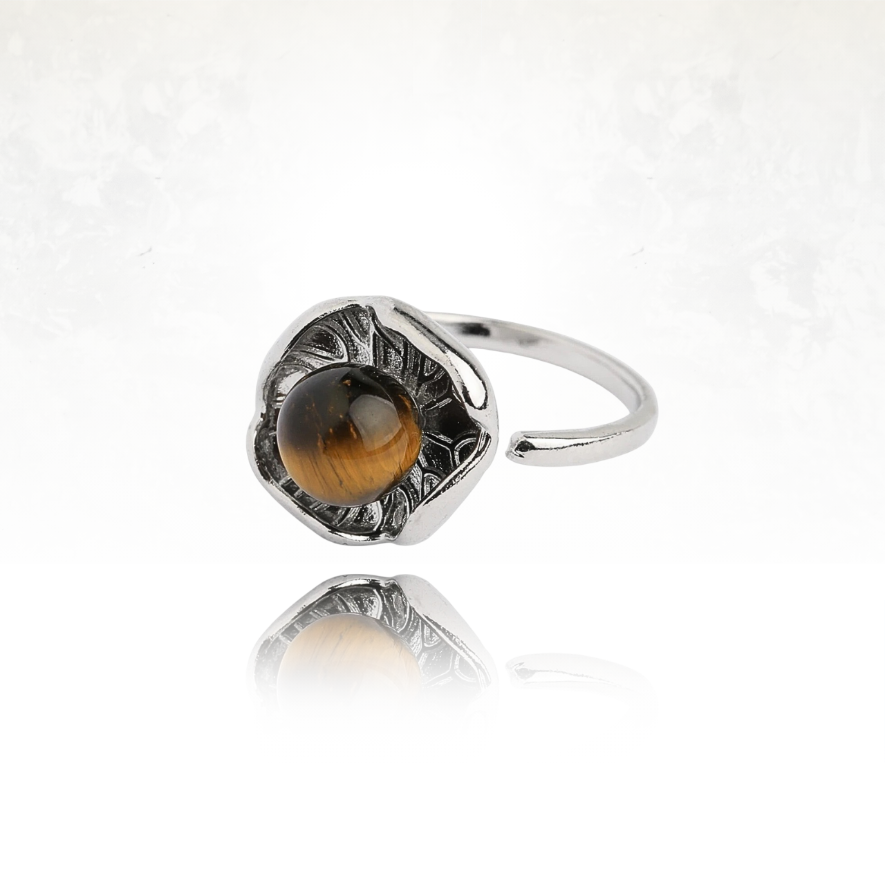 Élégante bague symbolique en forme de lotus avec pierre centrale d'oeil de tigre.