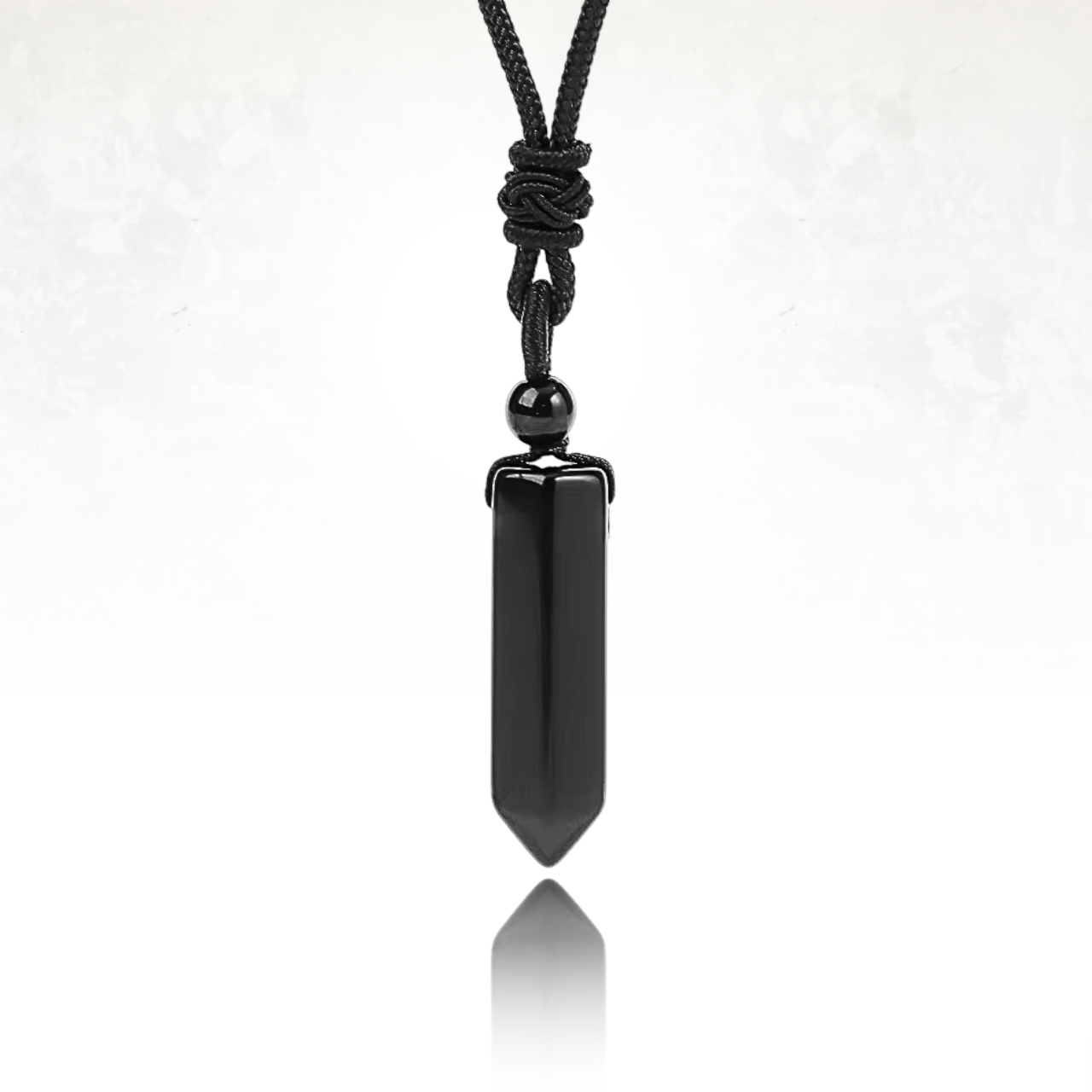 Collier PRODIGE en pierre naturelle avec pendentif en cristal taillé en pointe et cordon tressé.