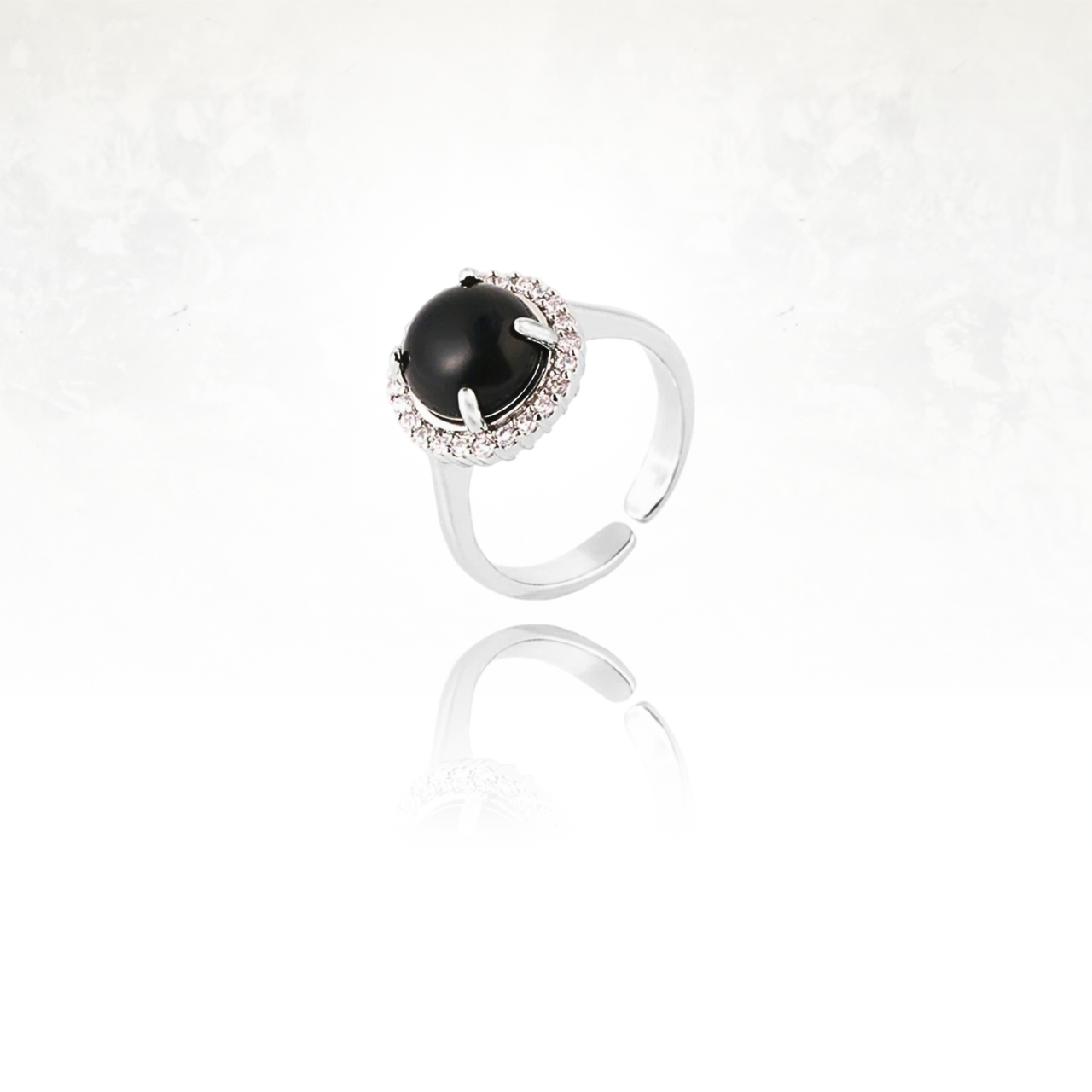 ĂlĂ©gante bague CALIN sertie dâune pierre naturelle ronde noire.