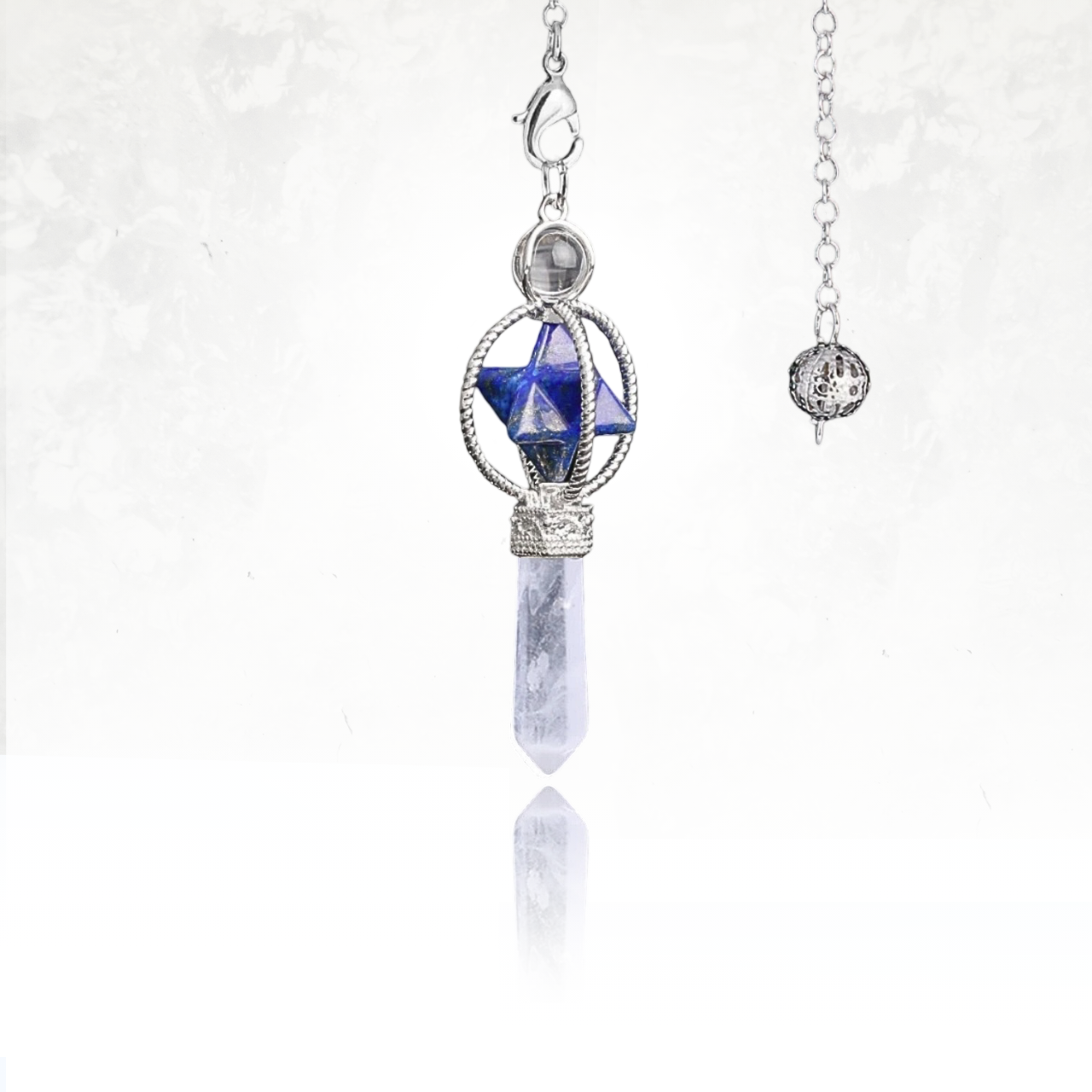 Pendule SINYA avec symbole sacré Merkaba en cristal taillé et pointe en quartz clair pur.