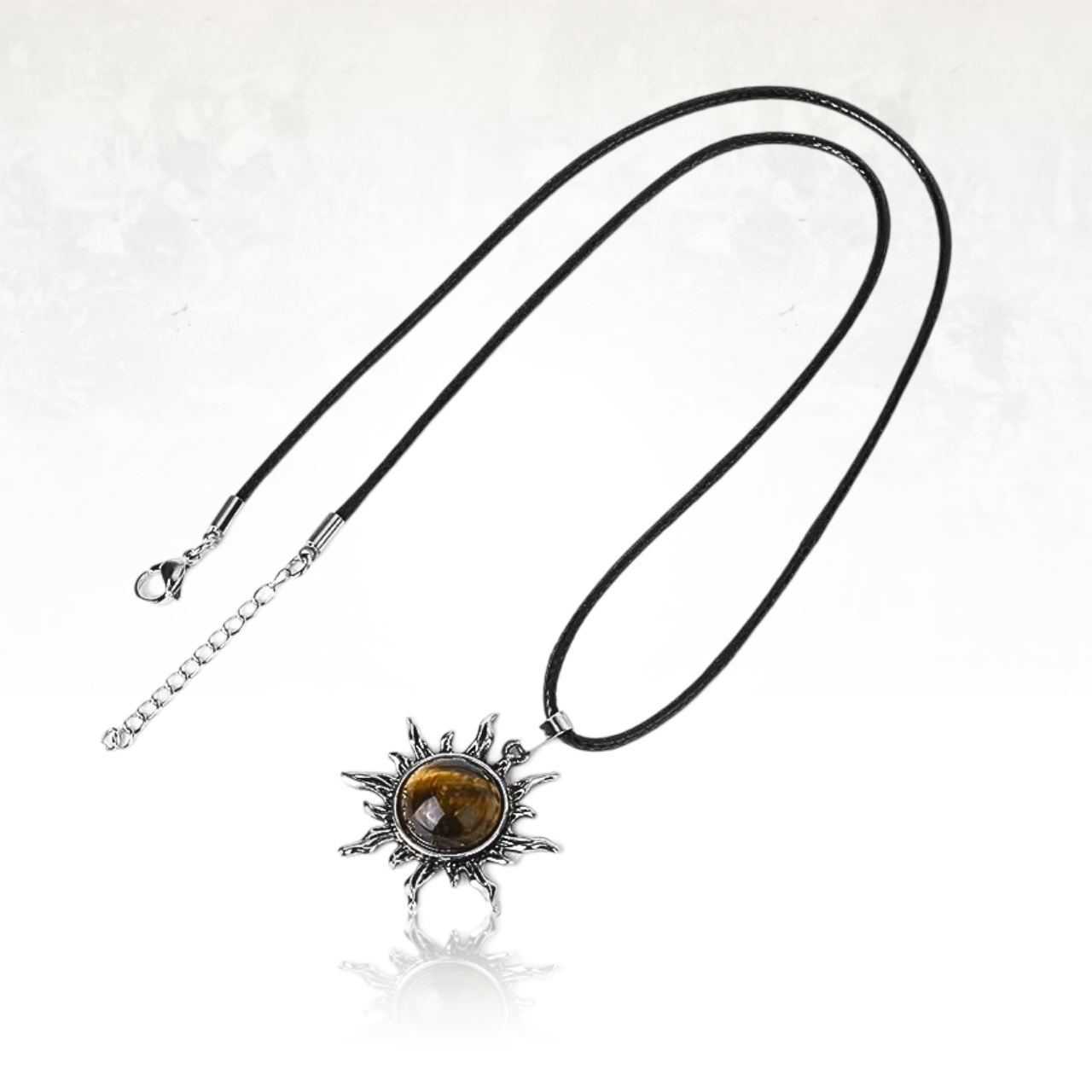 Collier avec pendentif soleil rayonnant, une représentation parfaite du soleil en bijou élégant.