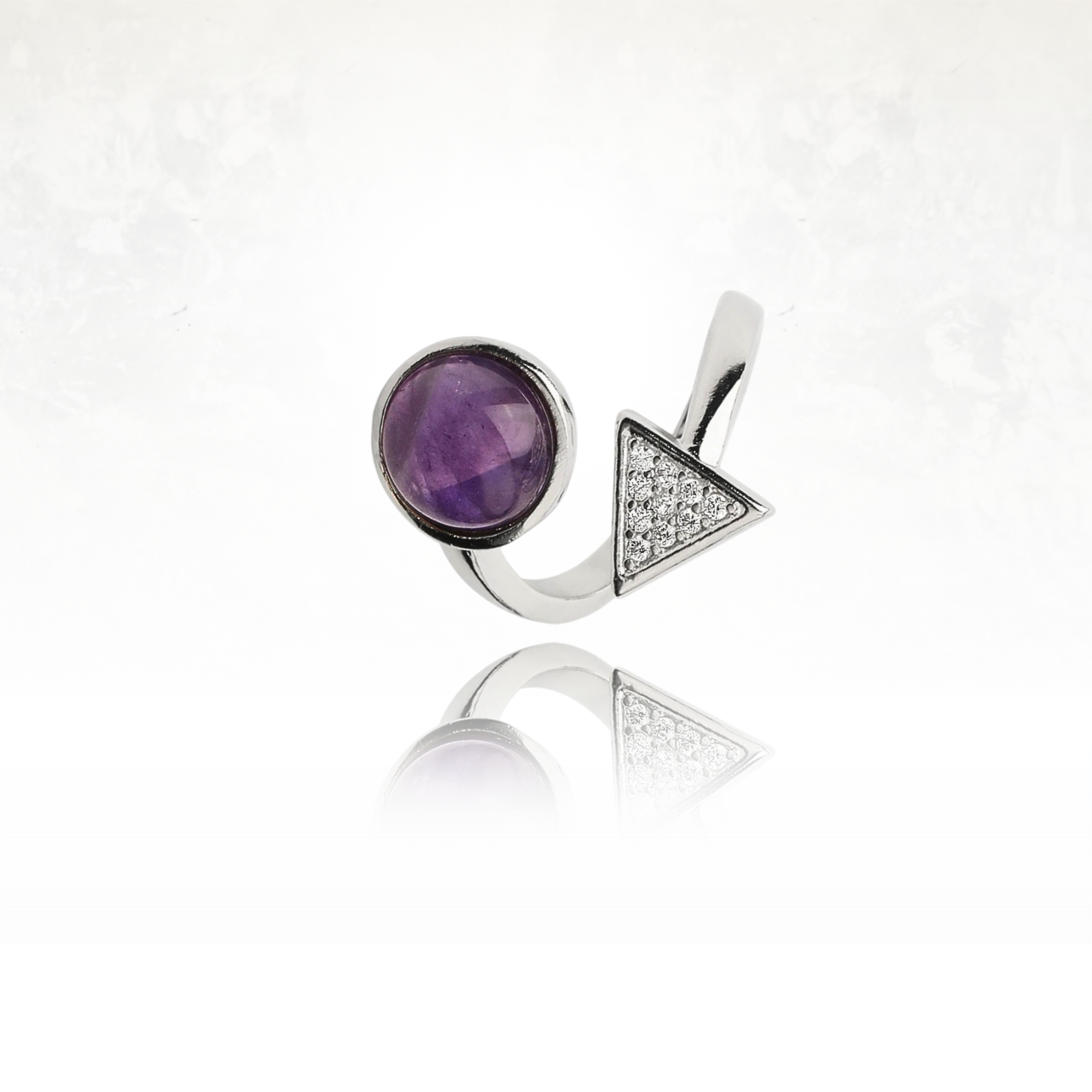 Bague géométrique ULLUL : alliance de la spiritualité et du style avec pierre naturelle