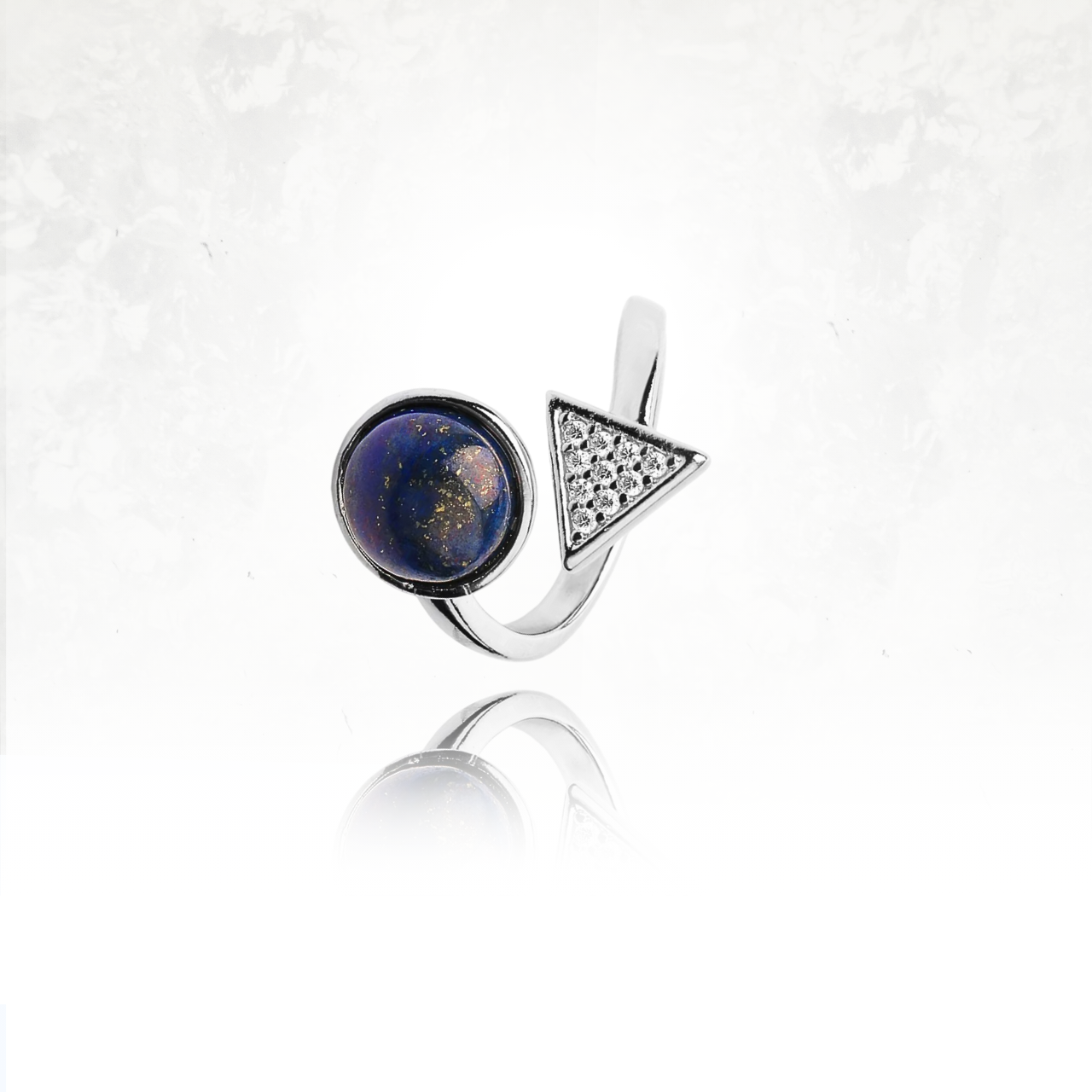 Bague symbolique ULLUL, pierre naturelle de lapis lazuli et triangle dâĂ©nergie.