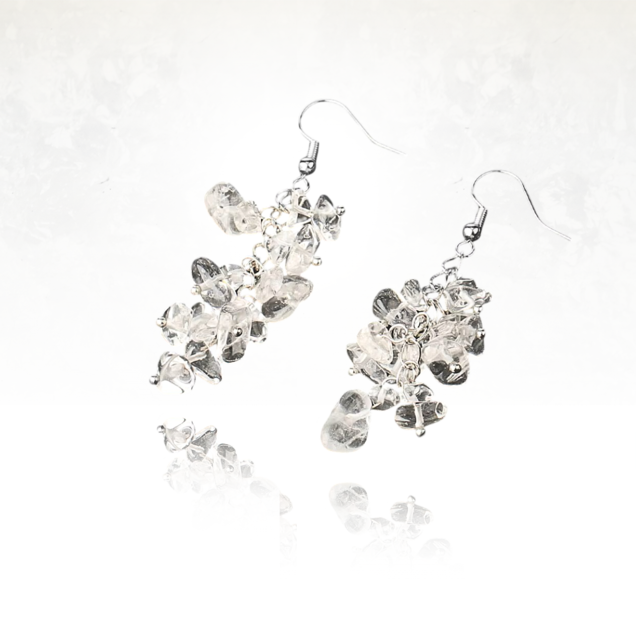ĂlĂ©gance et nature avec ces boucles d'oreilles en quartz clair.