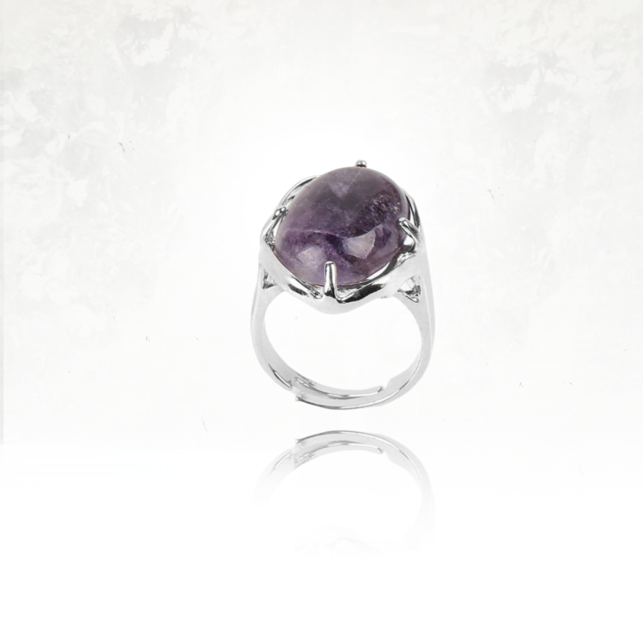 Accessoire raffiné : bague AMALI en pierre violette polie.