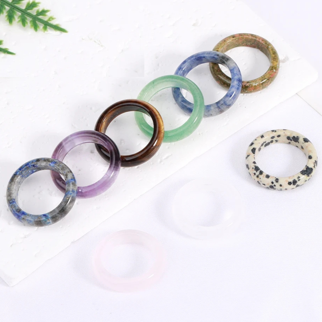 Bagues ANIX conçues avec différentes pierres naturelles aux teintes variées