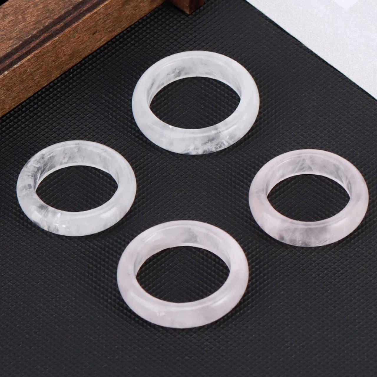 Bagues ANIX en quartz clair, pureté et éclat du quartz .