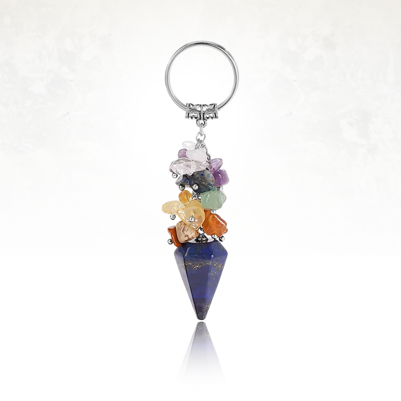 Porte-clé AVENTUM avec pendentif en pierre naturelle et éclats multicolores représentant les 7 chakras.