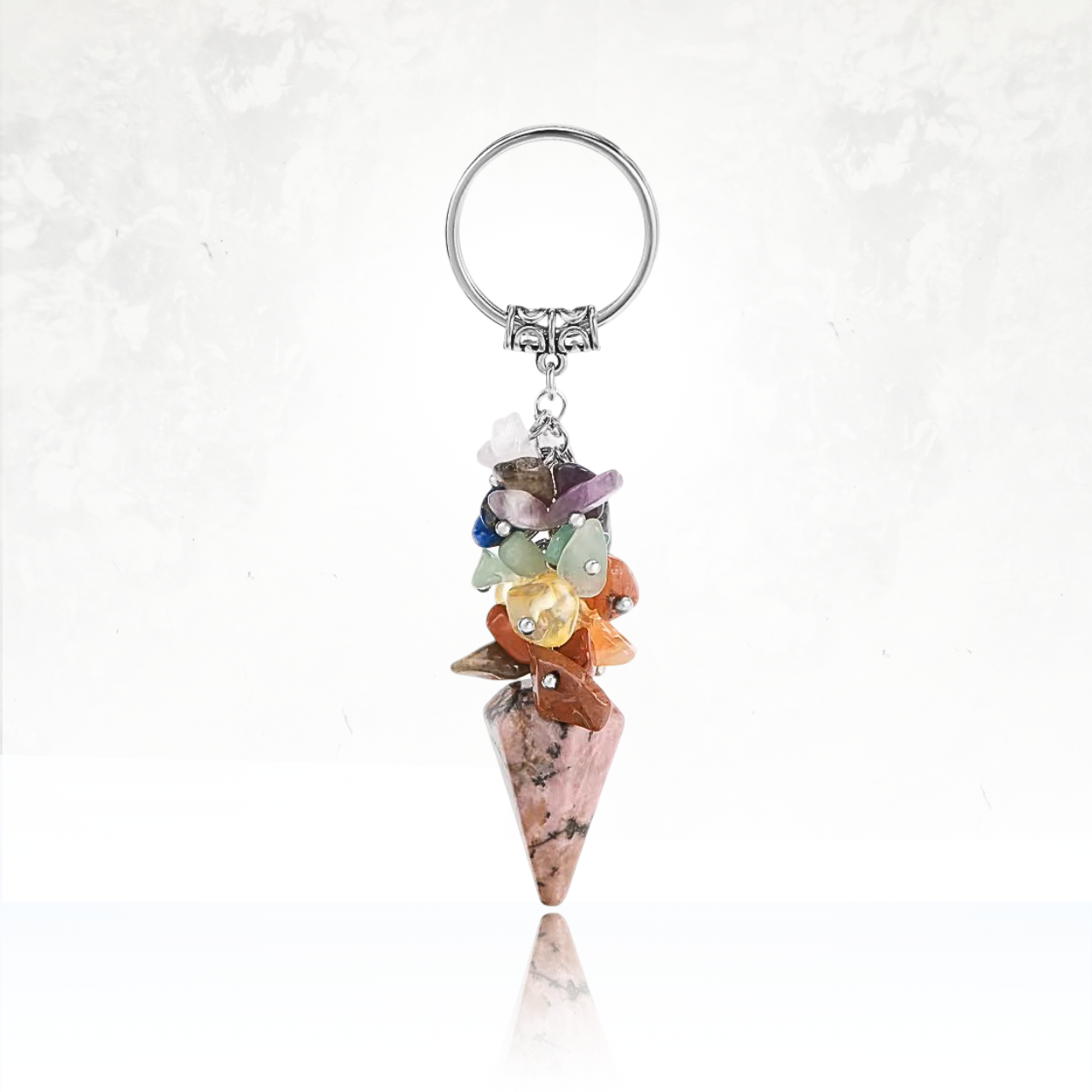Charm porte-bonheur AVENTUM ornĂ© de pierres semi-prĂ©cieuses chakra et dâun pendentif en cristal de rhodonite