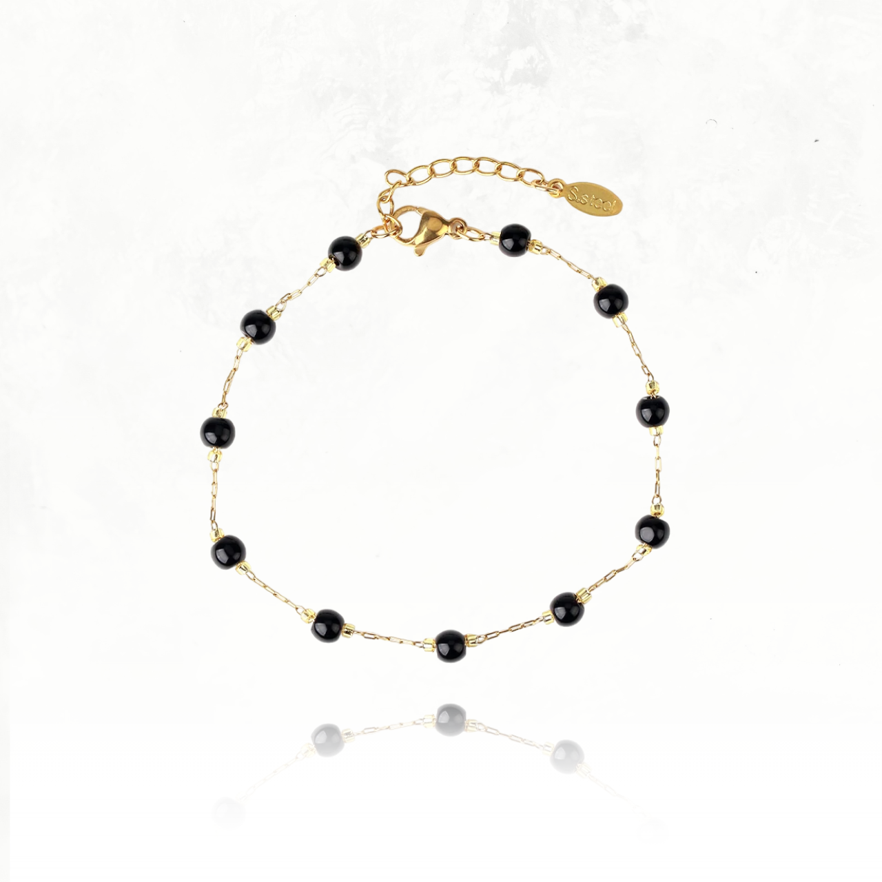 Bracelets minimalistes en minéraux naturels, élégants et intemporels.