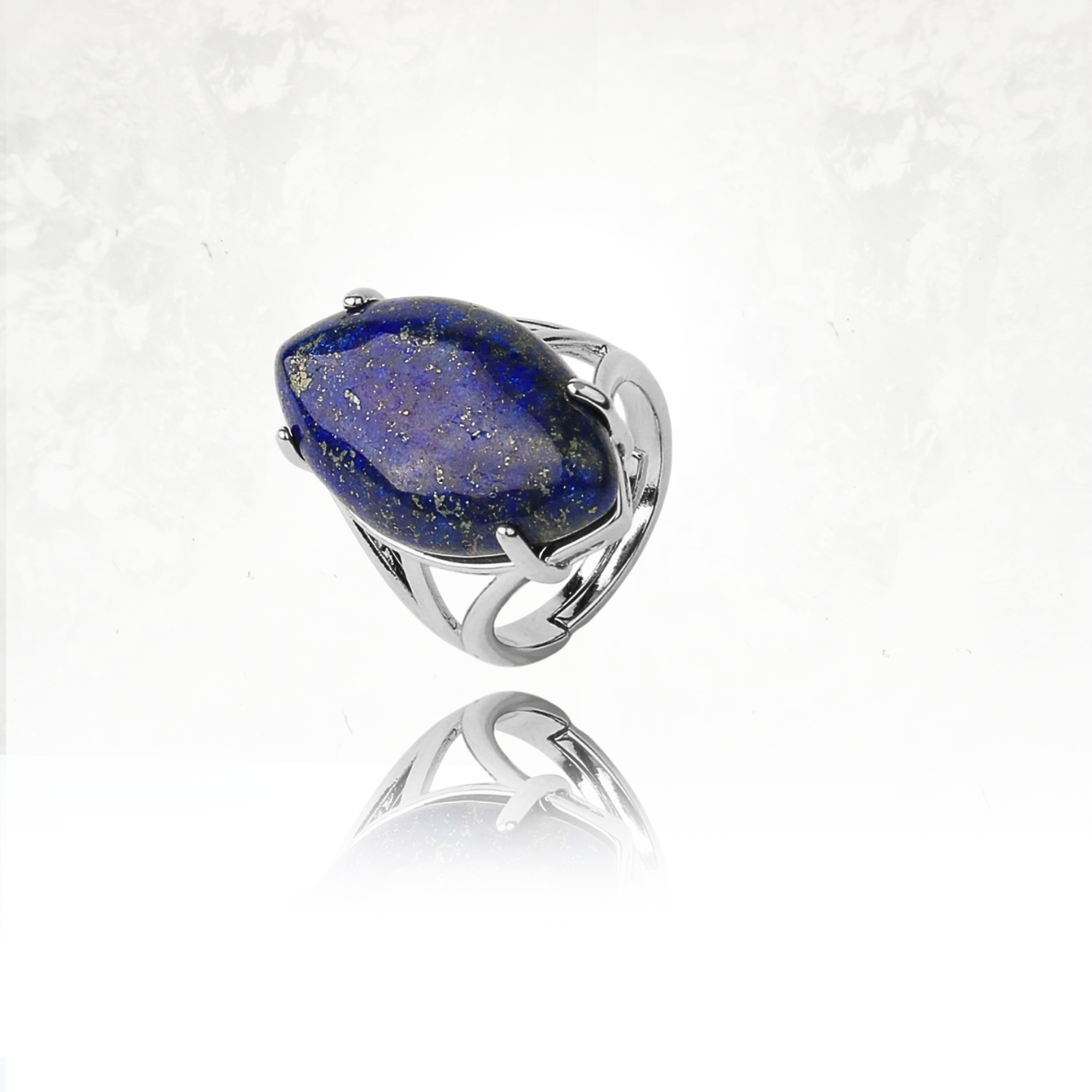 Bague pierre naturelle bleu profond, monture argent élégante, design CINTA.