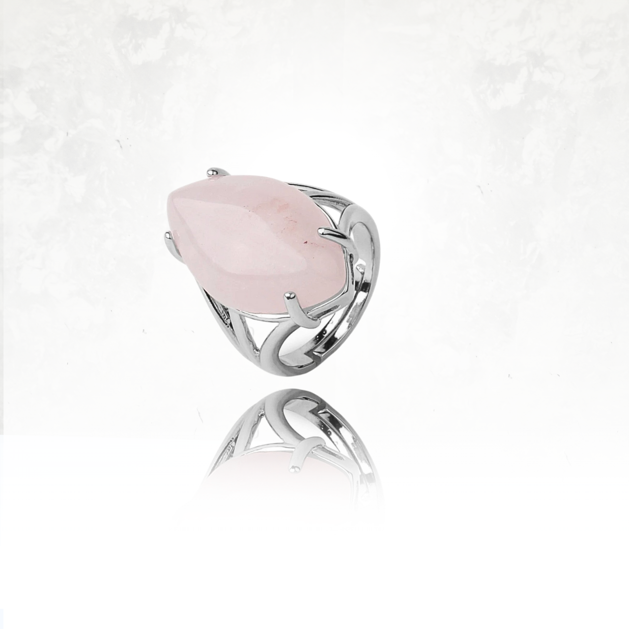 Bague en argent sertie d’un quartz rose naturel, modèle CINTA.