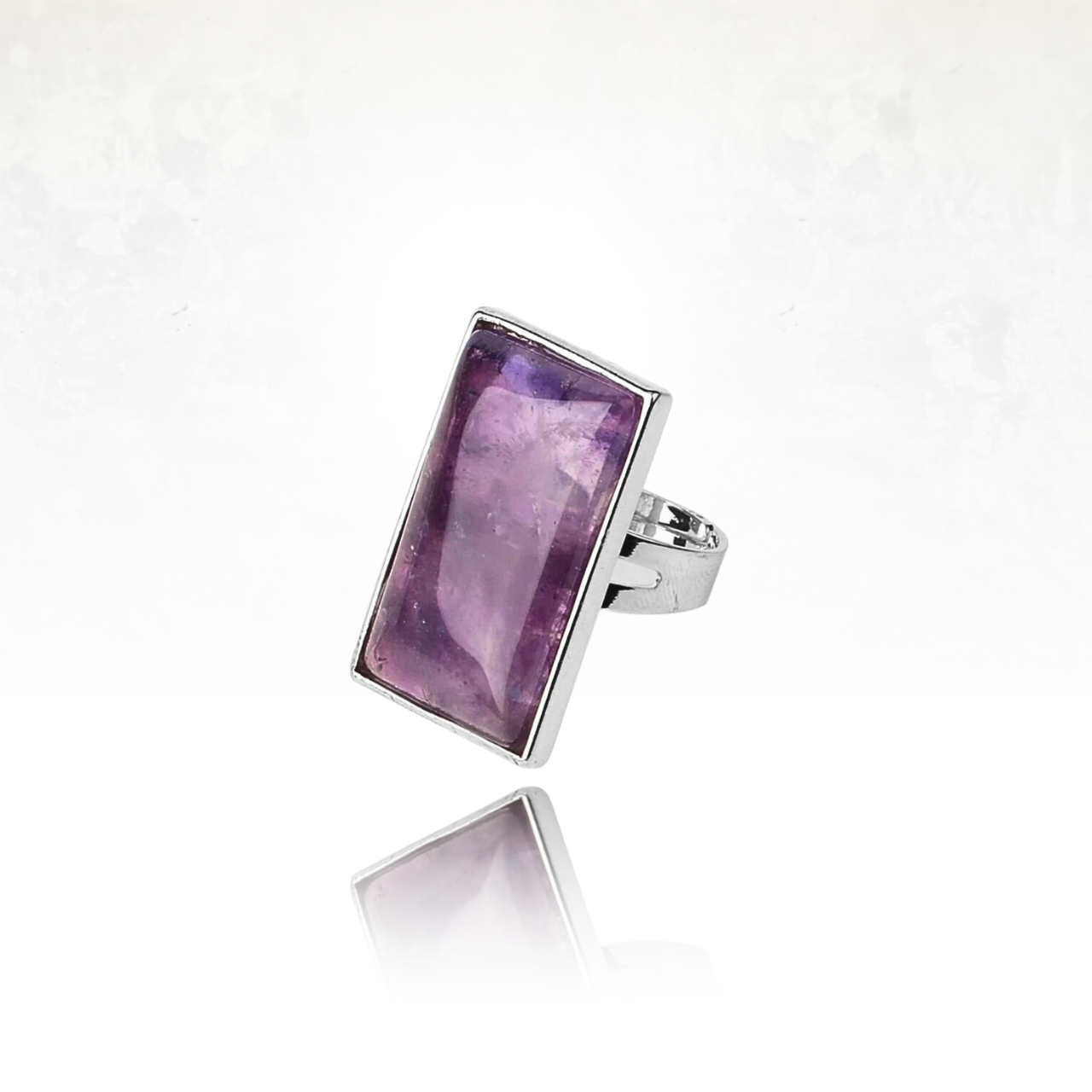 RECTA en amethyste, bague rectangulaire violet profond et éclats dorés.