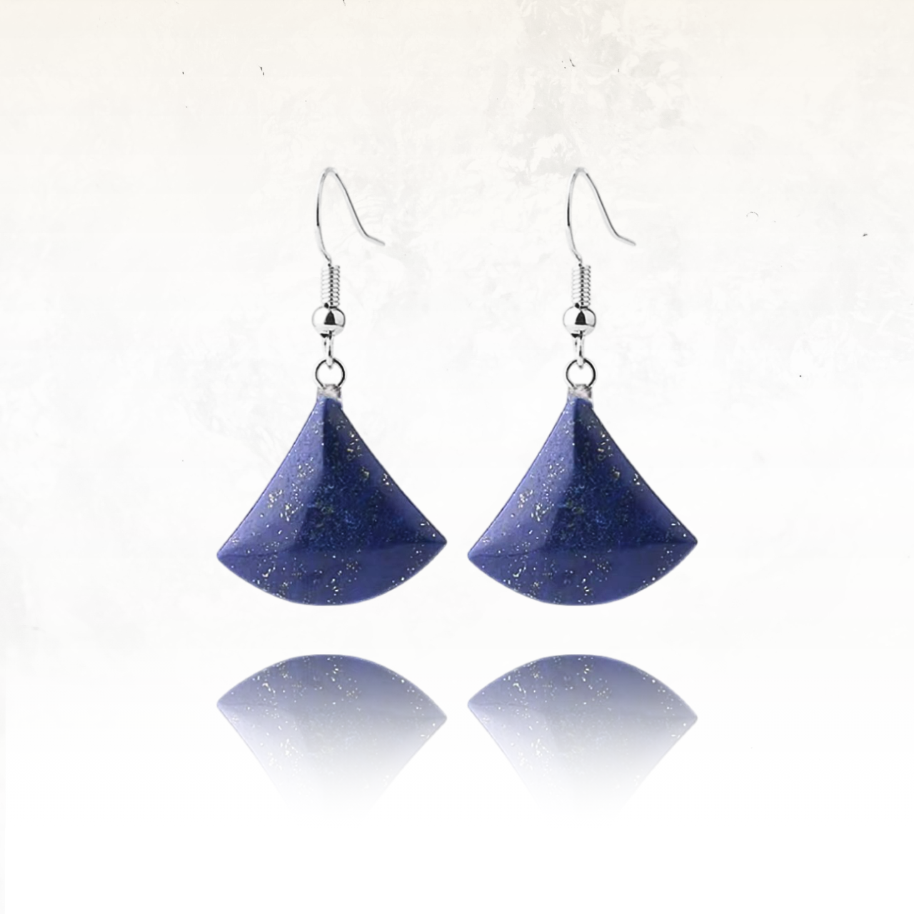 Boucles dâoreilles pendantes en pierre naturelle taillĂ©e en Ă©ventail, disponibles en lapis lazuli