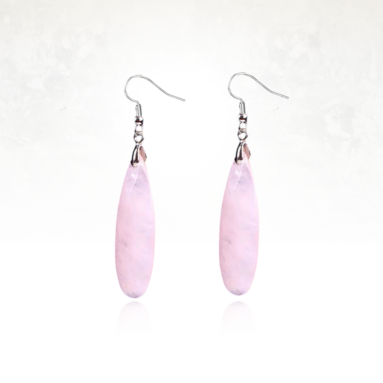 Bijoux raffinés en quartz rose taillée en forme de goutte.