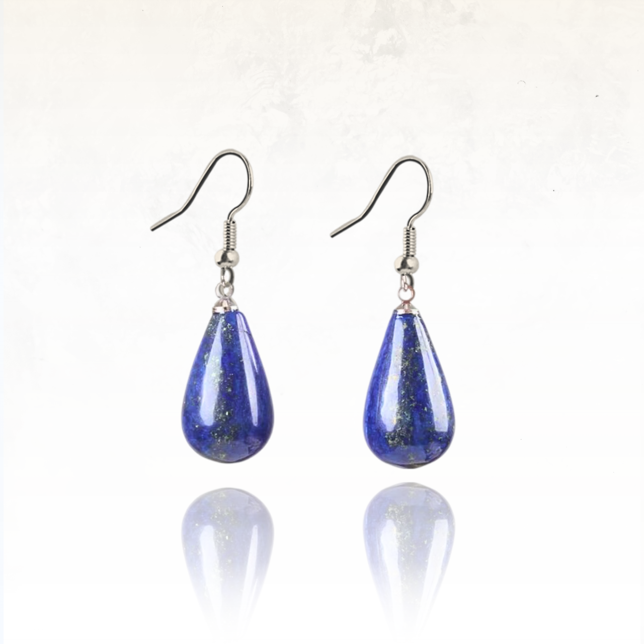 Bijoux artisanaux en pierre naturelle lapis lazuli bleu profond, parfaits pour une touche sophistiquée.