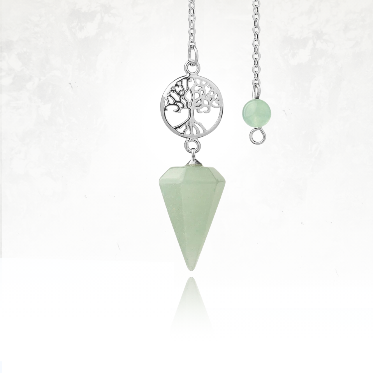 Pendule ésotérique en cristal poli avec symbole sacré de l’arbre de vie.

