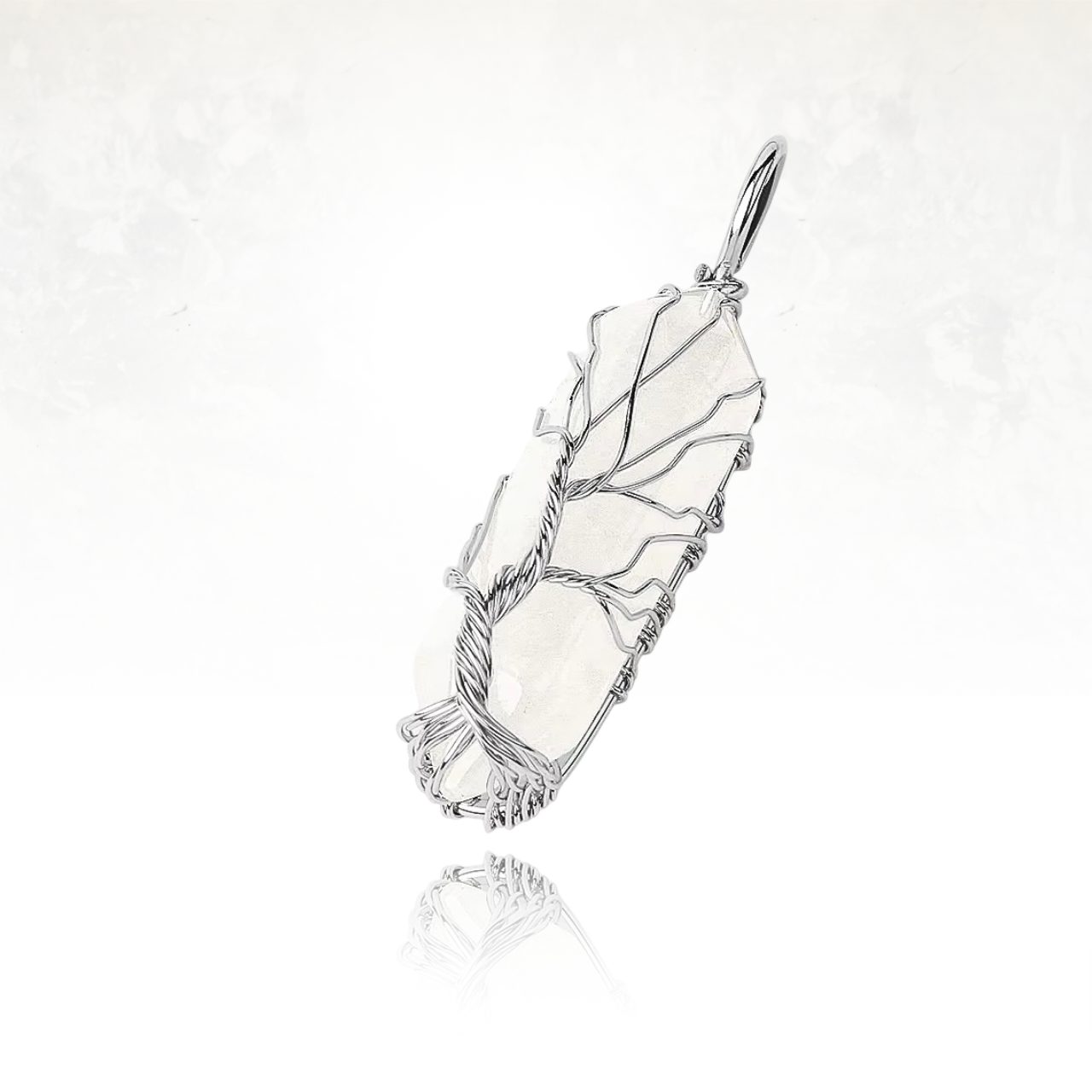 Bijou spirituel en quartz clair, amplificateur d’énergie et de clarté mentale.

