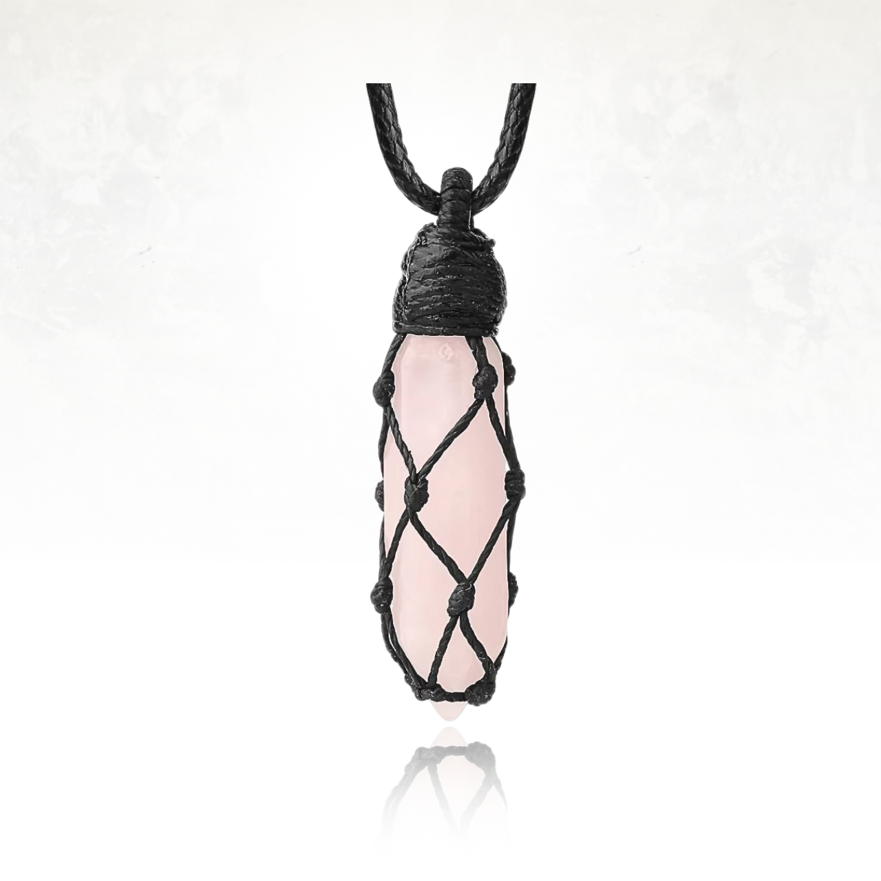 Pendentif en QUARTZ ROSE brute tressé dans un cordon artisanal noir.

