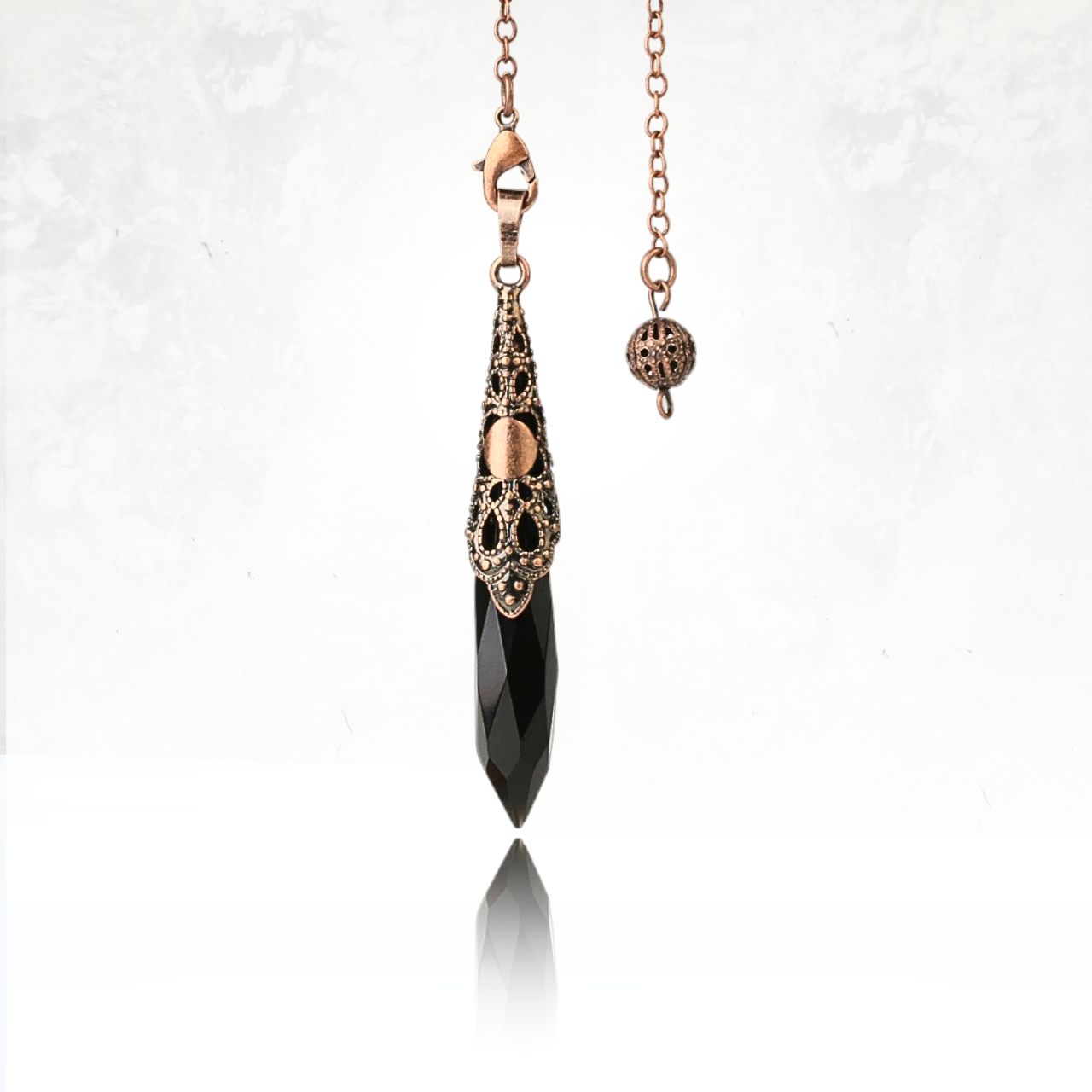 Un outil divinatoireen onyx  alliant tradition et élégance.