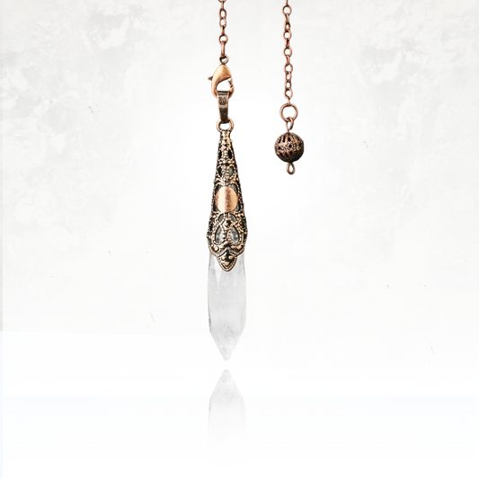 Pendule Hildigur de style médiéval avec chaîne en métal bronze vieilli.
