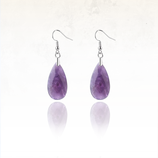 Boucles d'oreilles pendantes en pierre naturelle en forme de goutte.