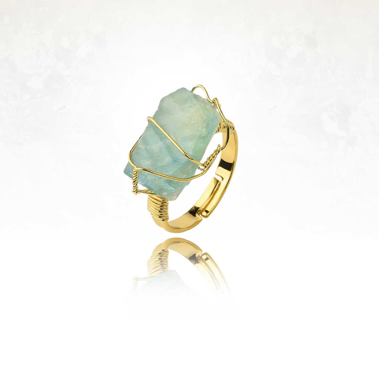 Bijou minimaliste en fluorite verte brute, monté sur anneau doré